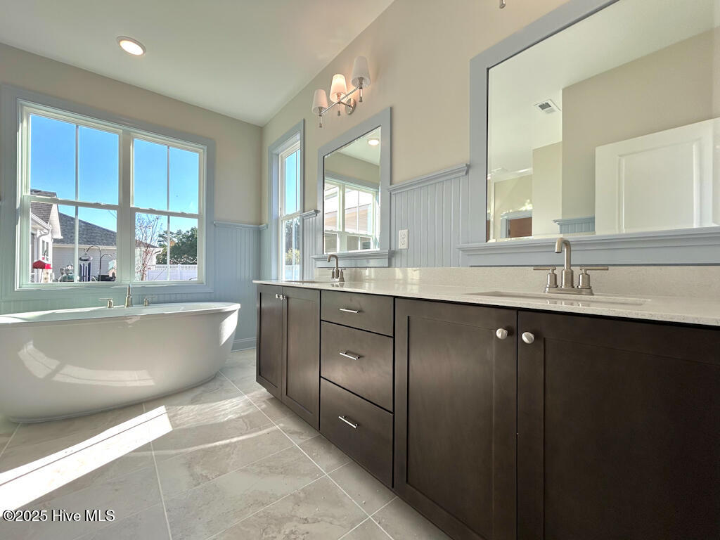 100510187 | Photo 43