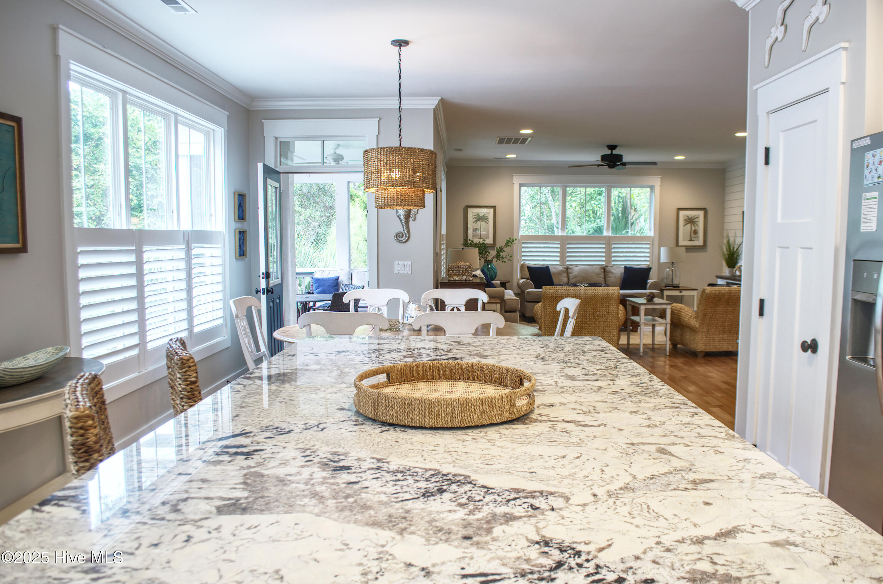 100526777 | Photo 19