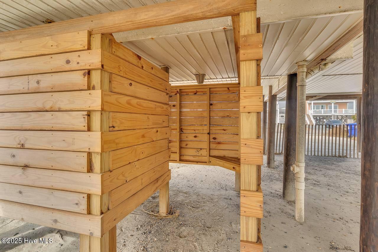 100550375 | Photo 43