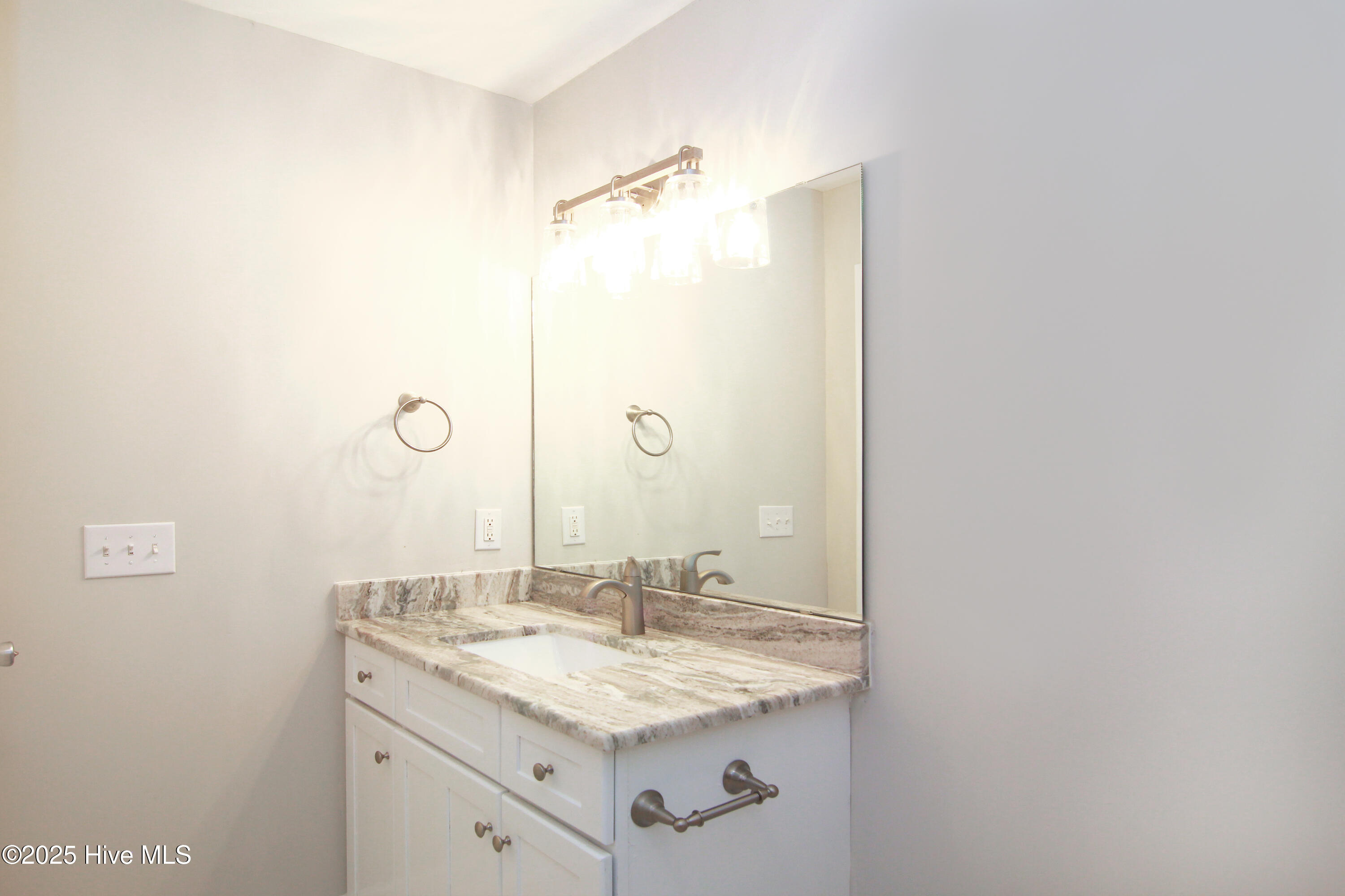 100517489 | Photo 34