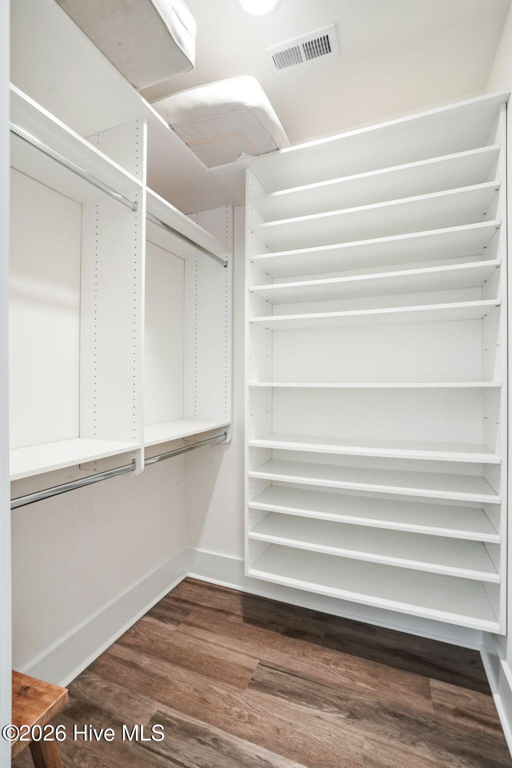 100565220 | Photo 38