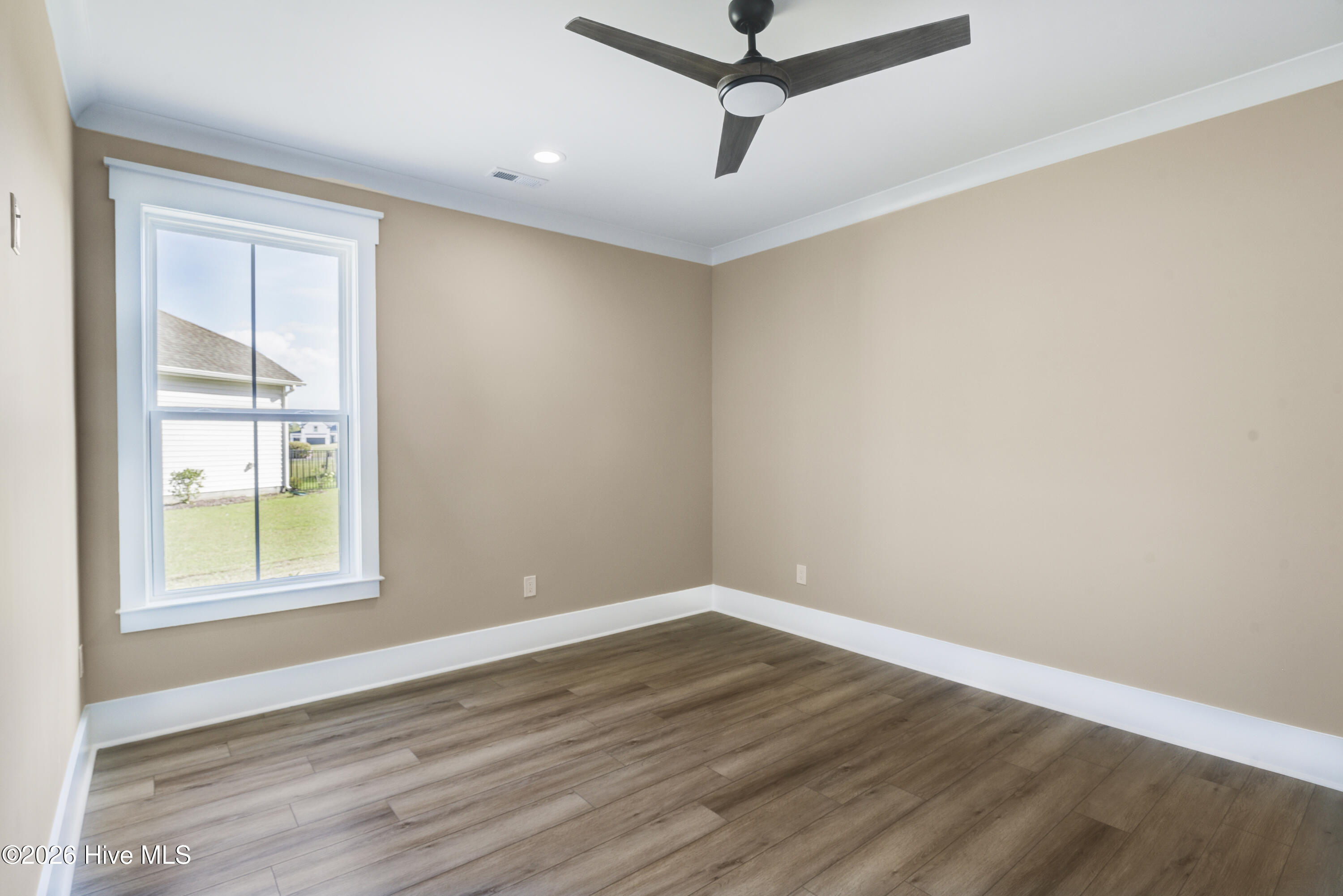 100563522 | Photo 48