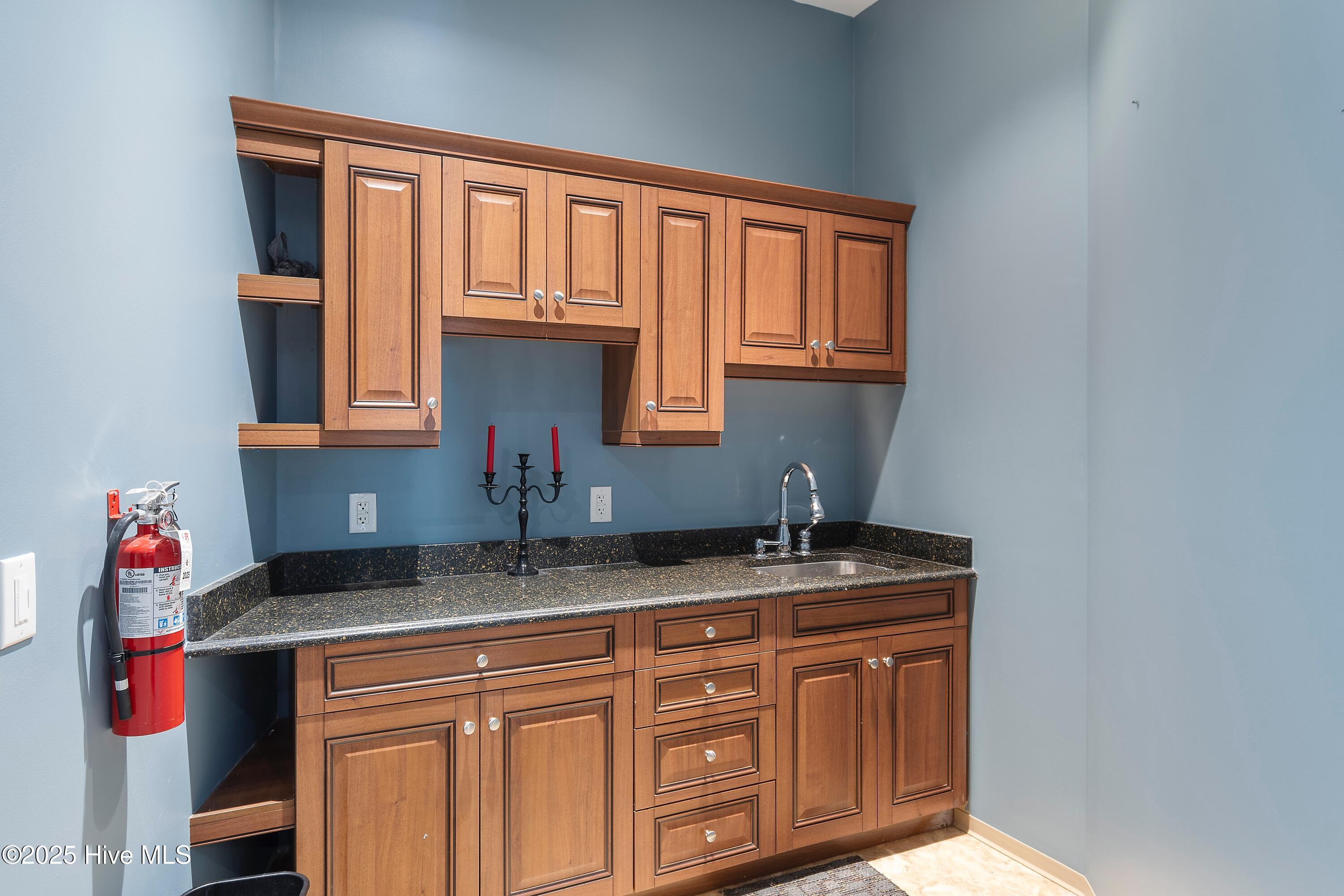 100491717 | Photo 43