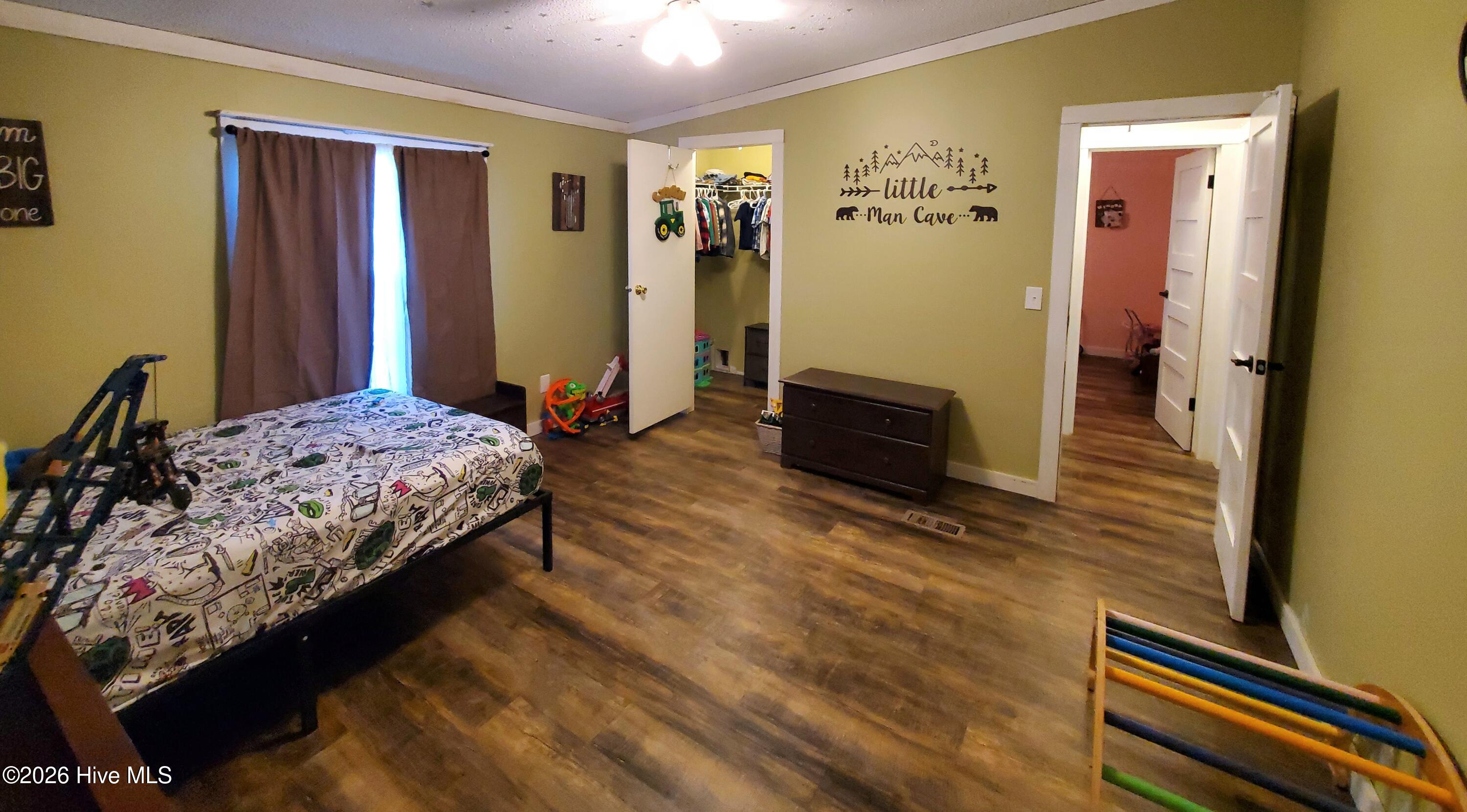 100550417 | Photo 22