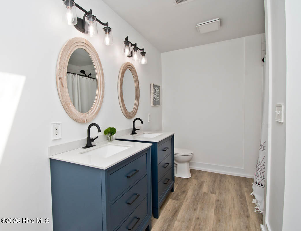 100569264 | Photo 56