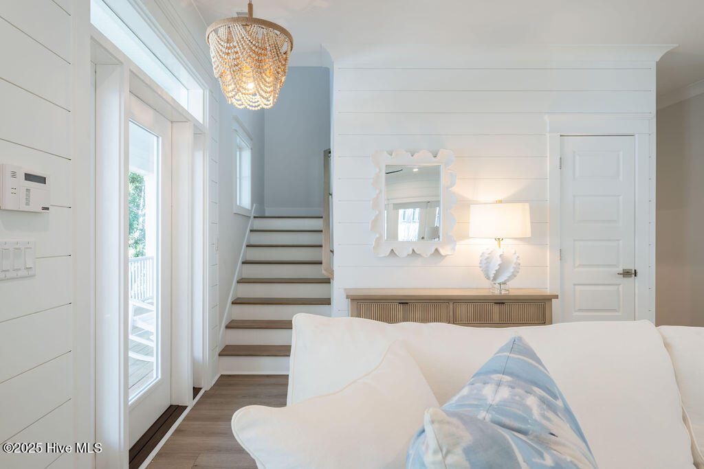 100522858 | Photo 10