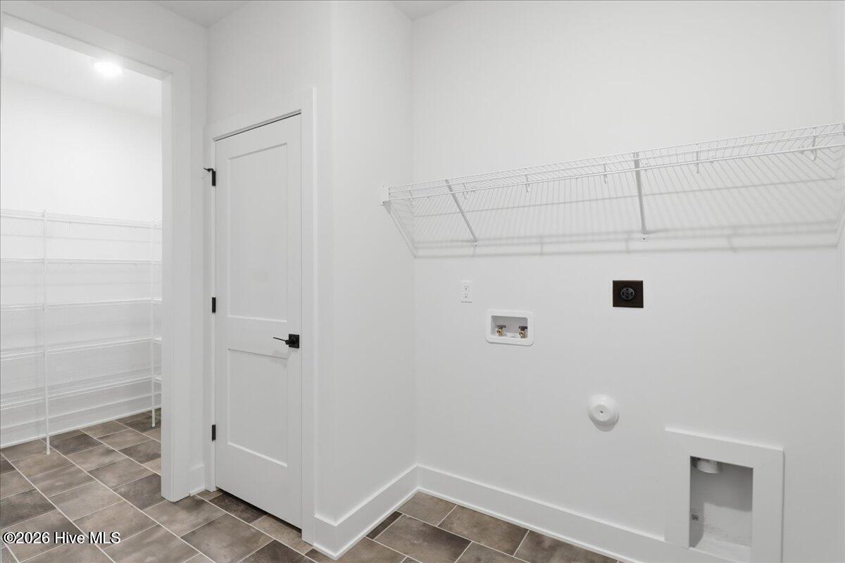 100552379 | Photo 25