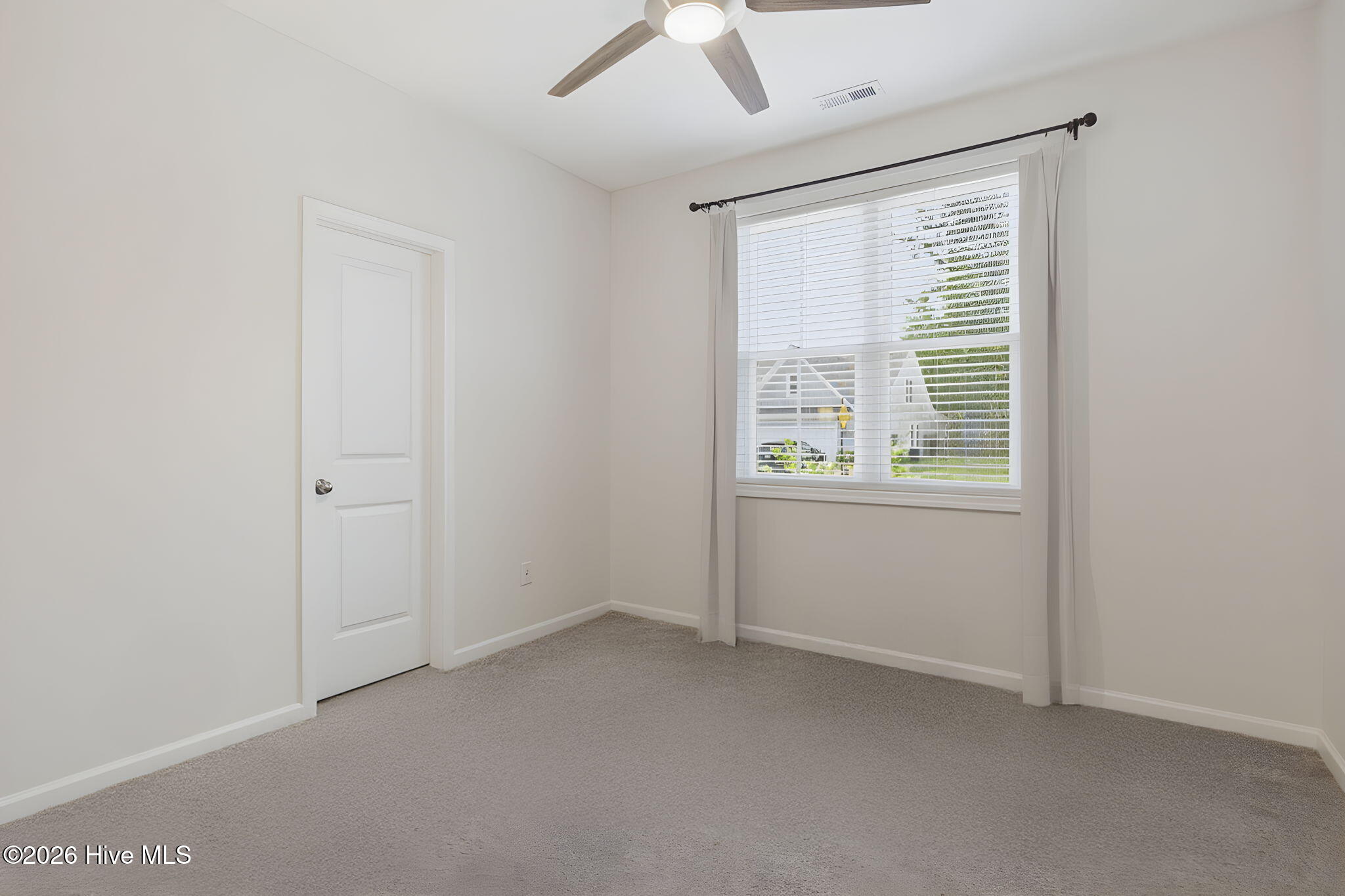 100569324 | Photo 17