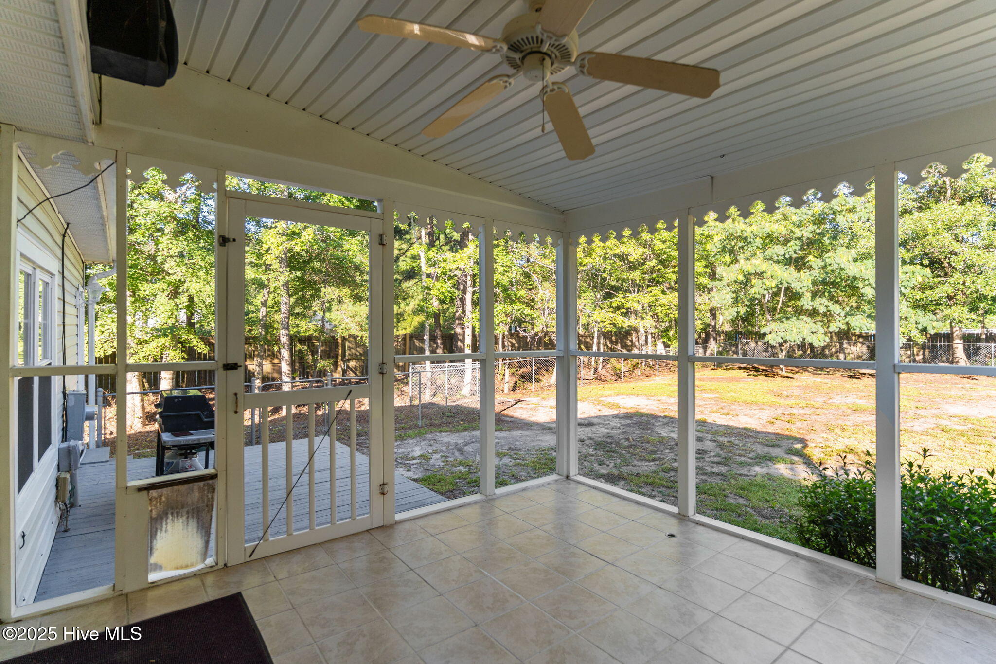 100527660 | Photo 36