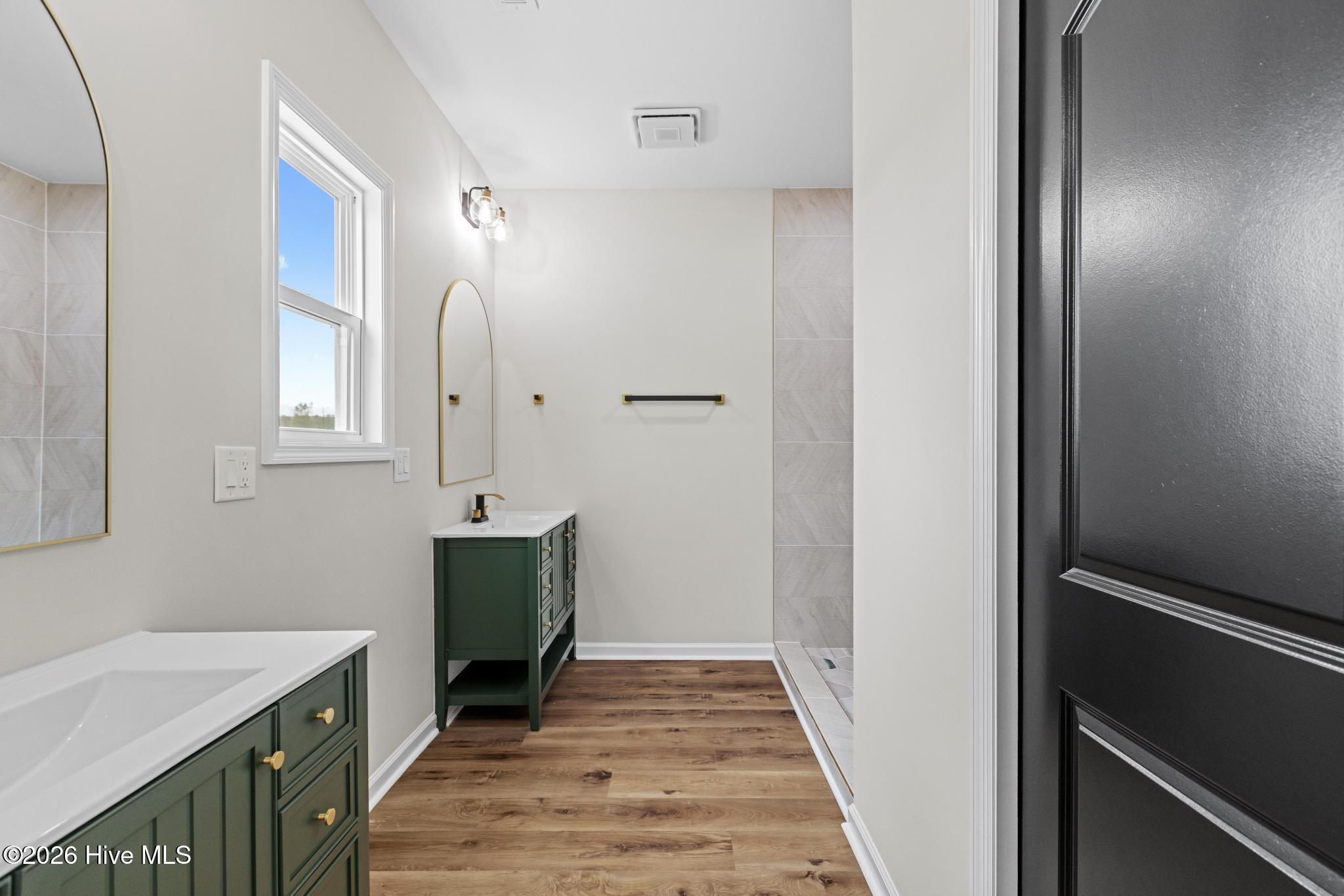 100515007 | Photo 19