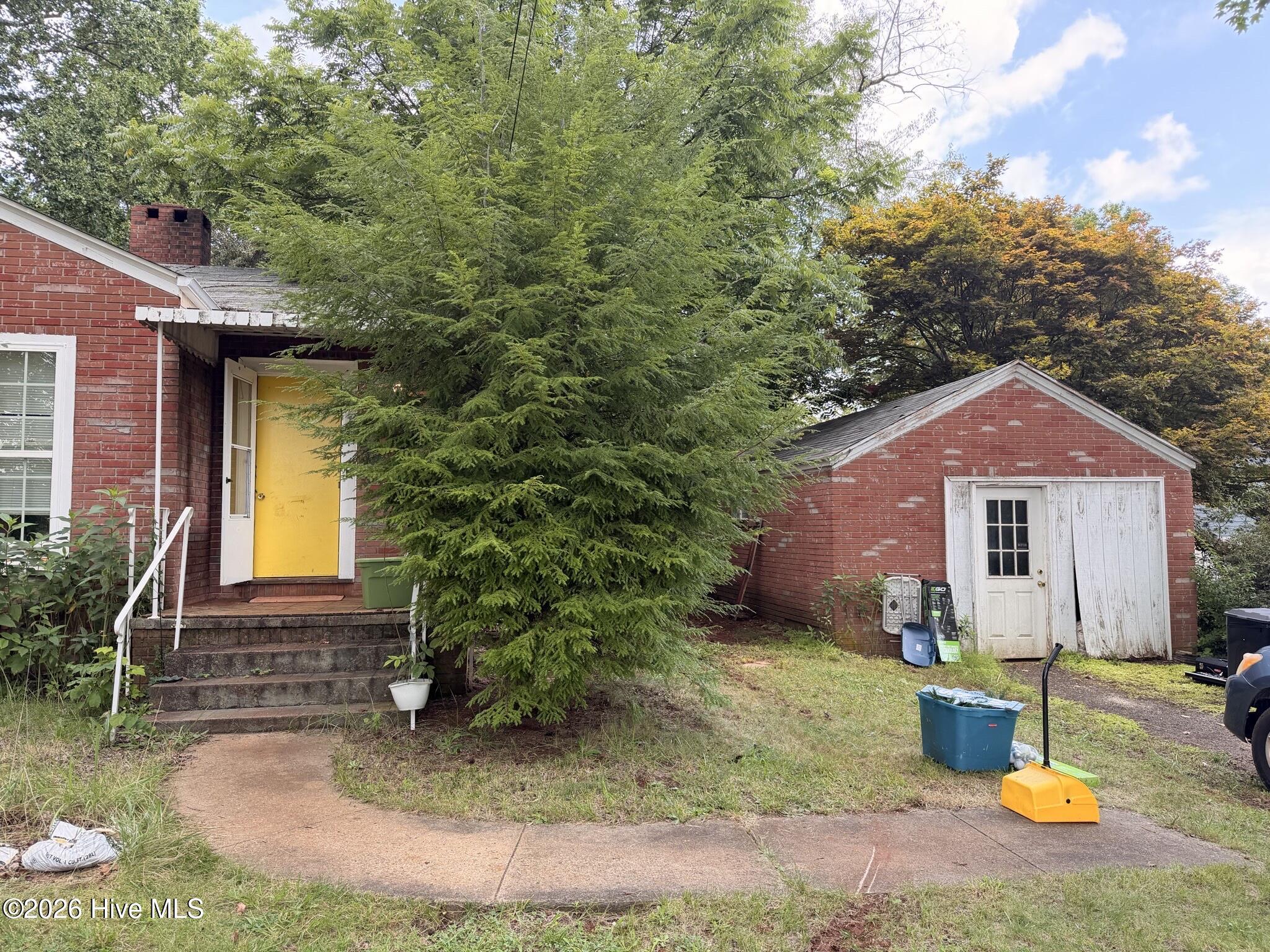 Photo 2 of Single family home for sale at 176 White Oak St, Franklin, NC 28734 | MLS# 100601344 | Listing updated on 2026-09-04