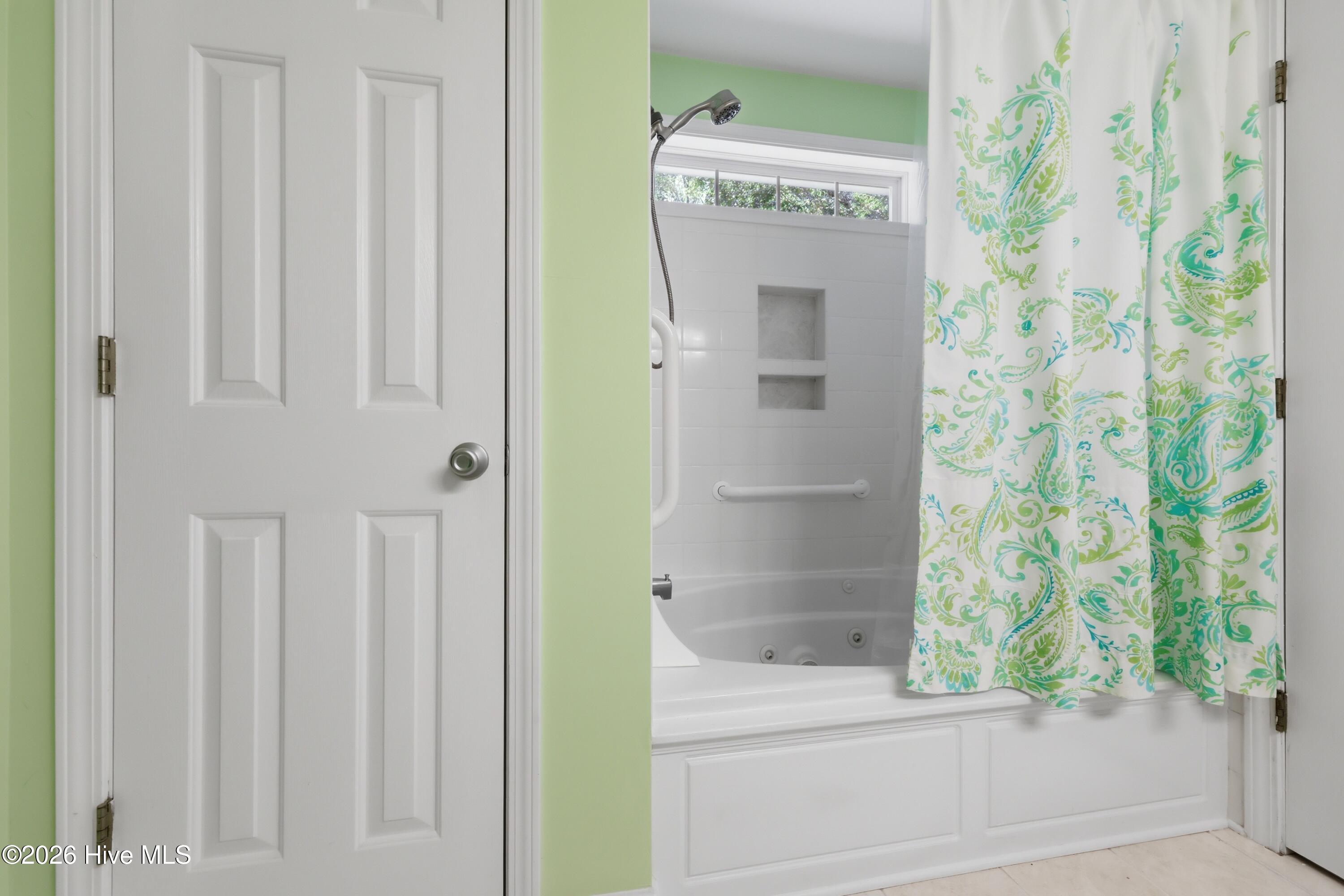 100568485 | Photo 28