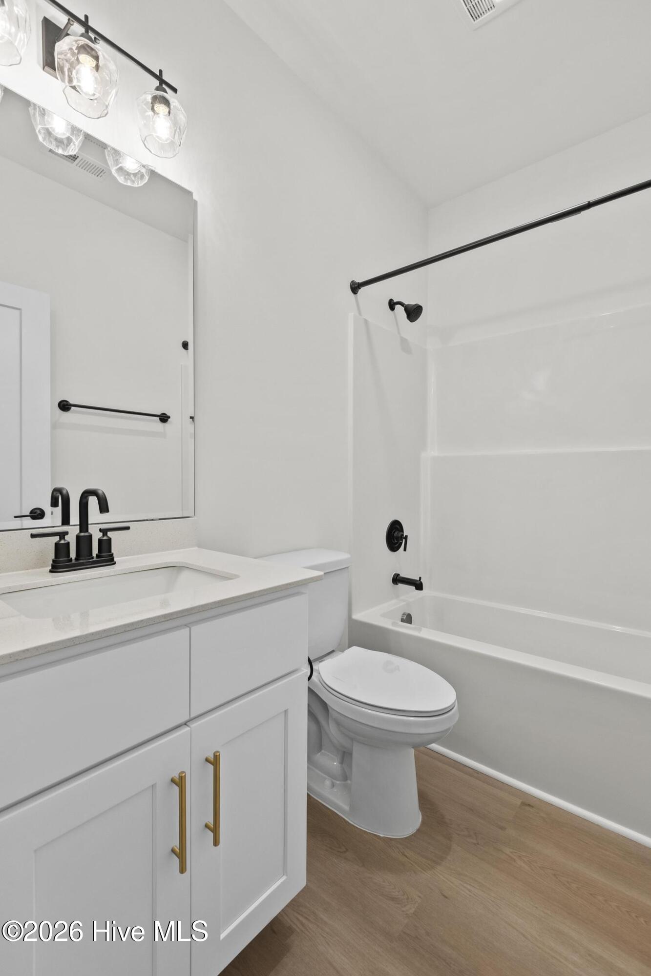 100567238 | Photo 25