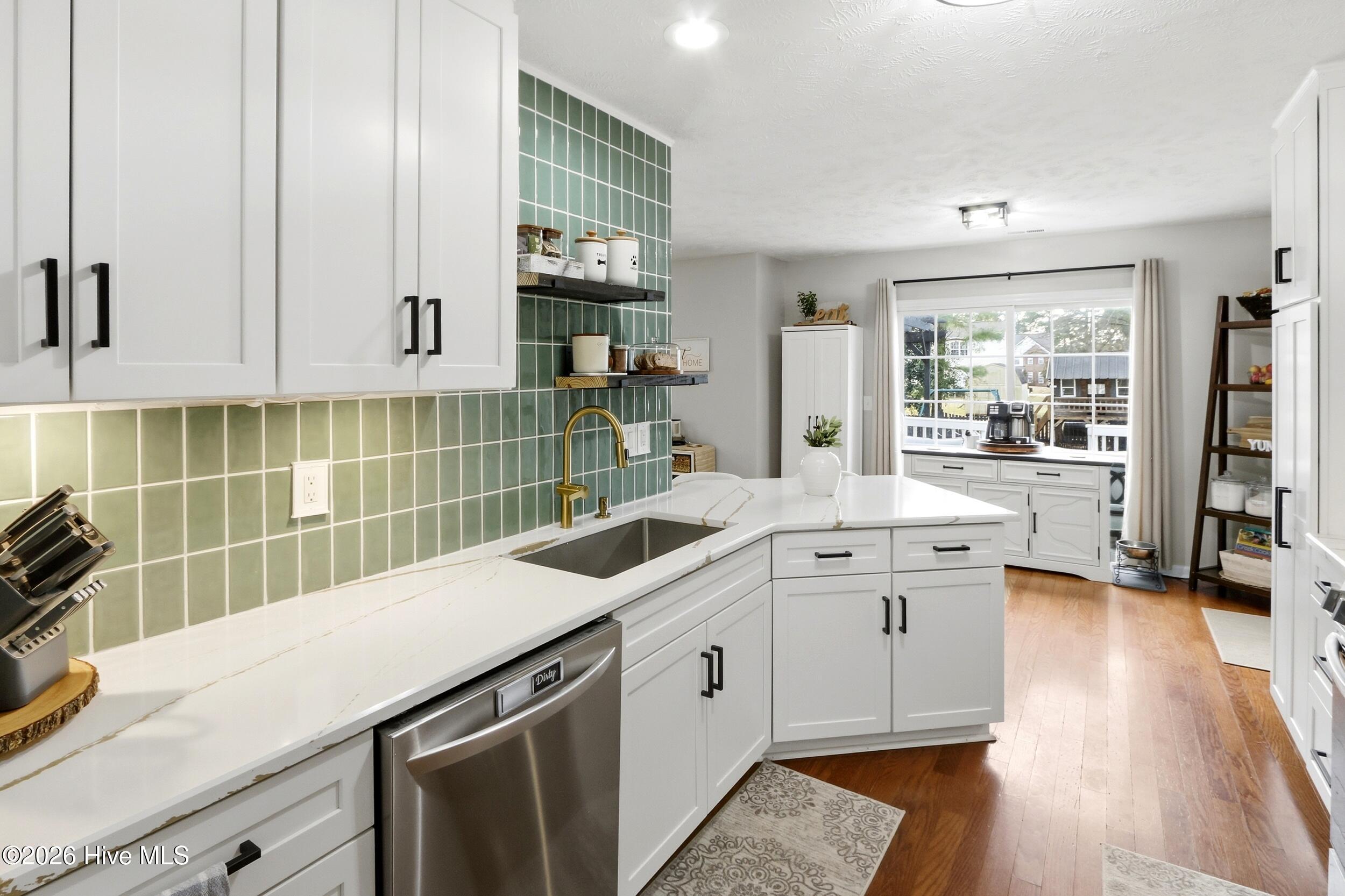 100551374 | Photo 28