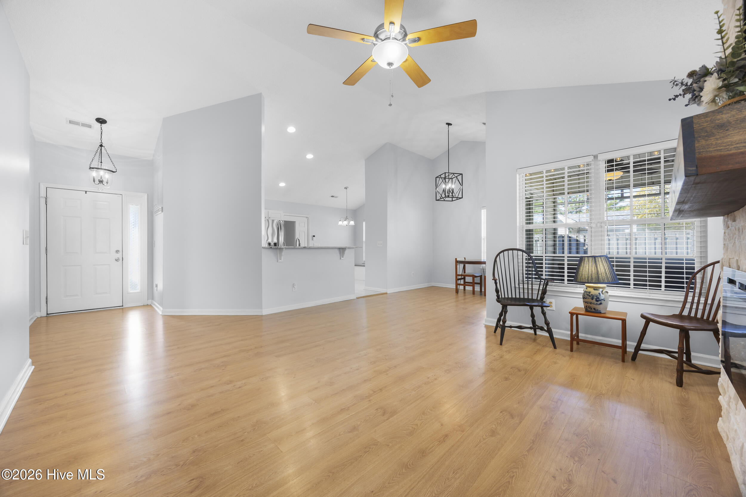 100565263 | Photo 11