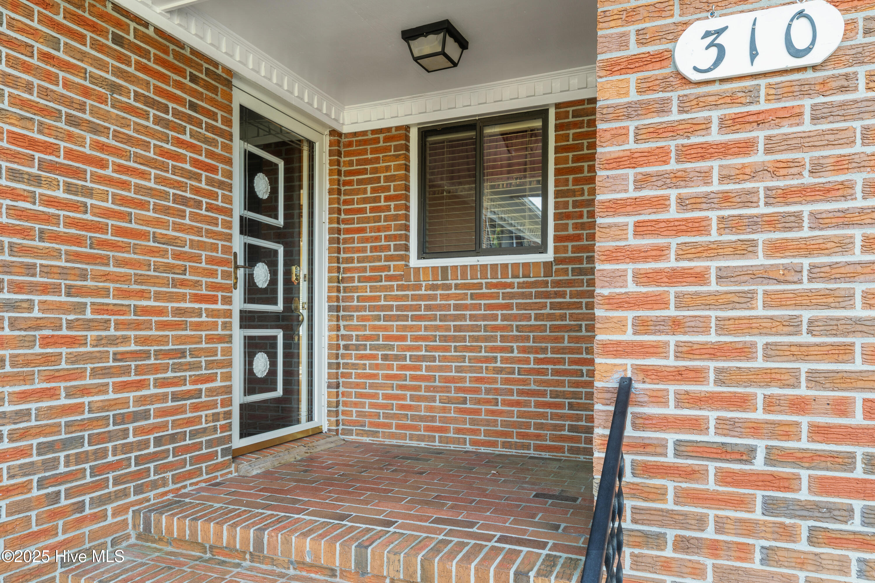 100542635 | Photo 58