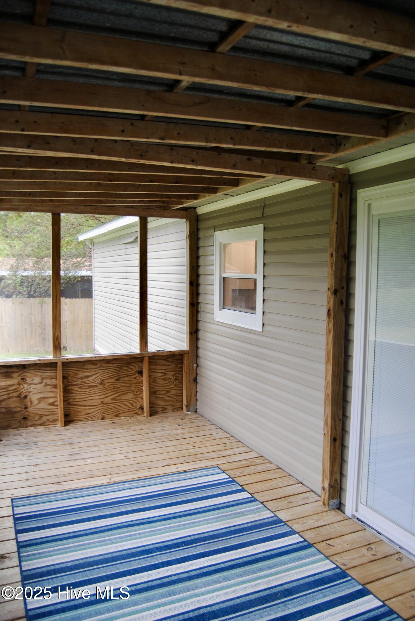 100533223 | Photo 13