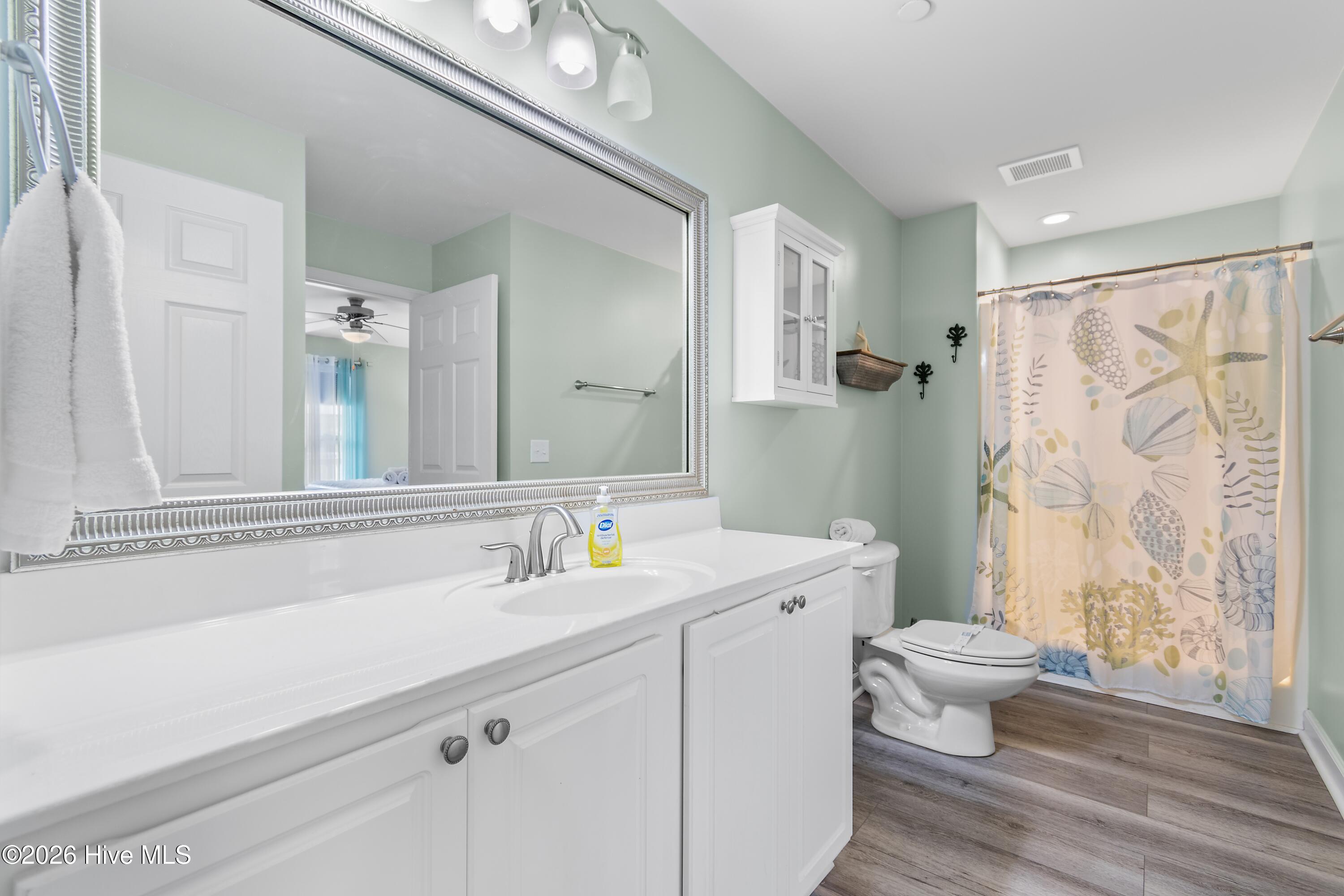 100564870 | Photo 25