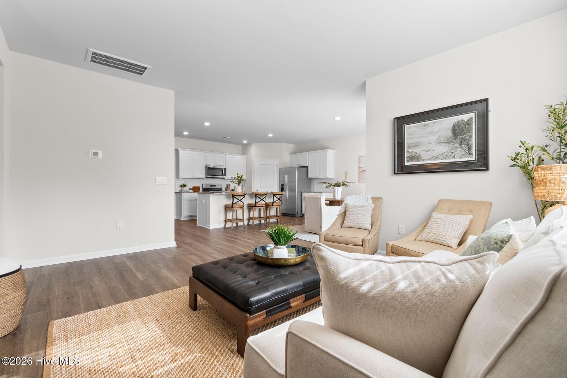 100562245 | Photo 13