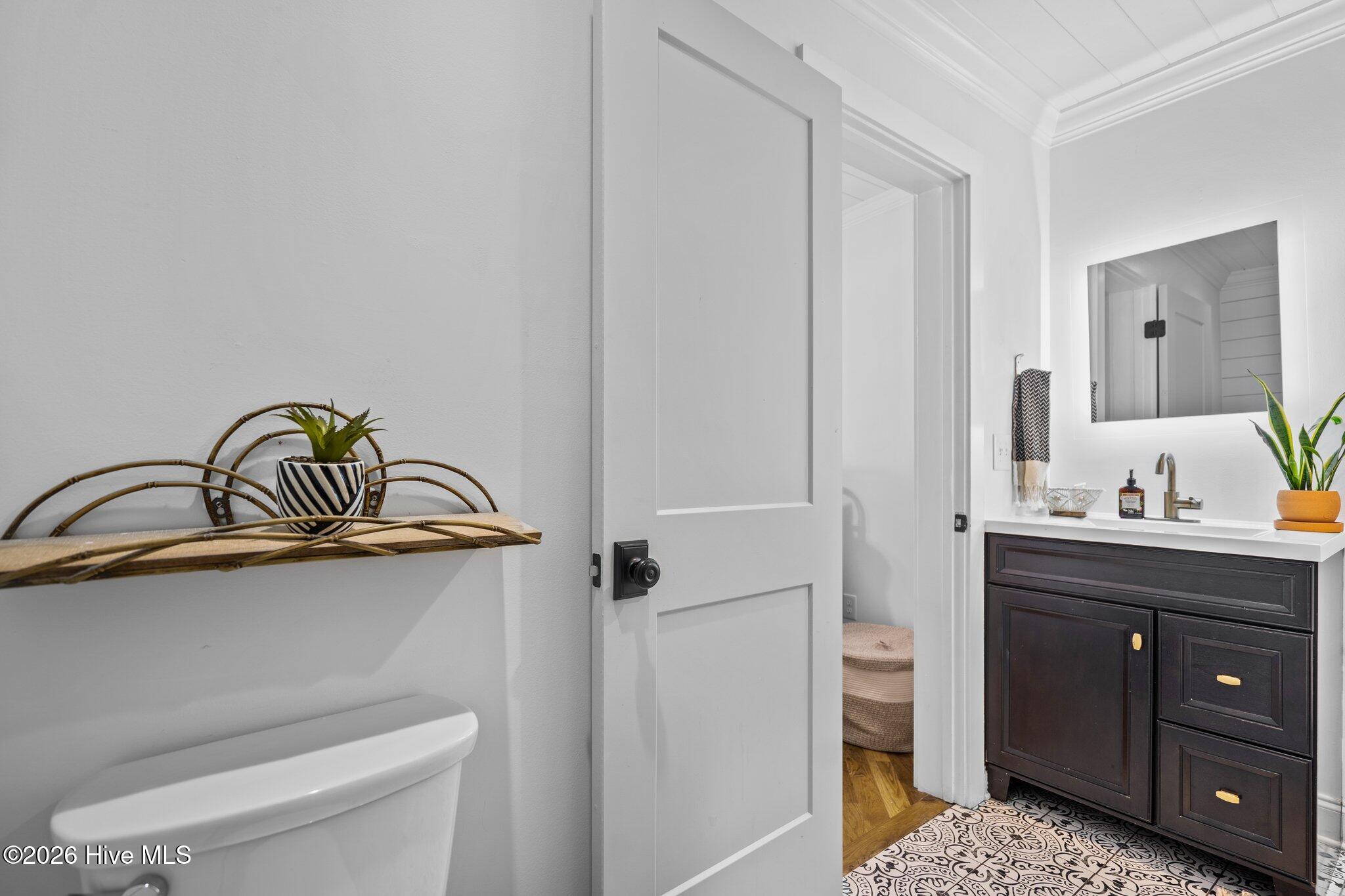 100560357 | Photo 34