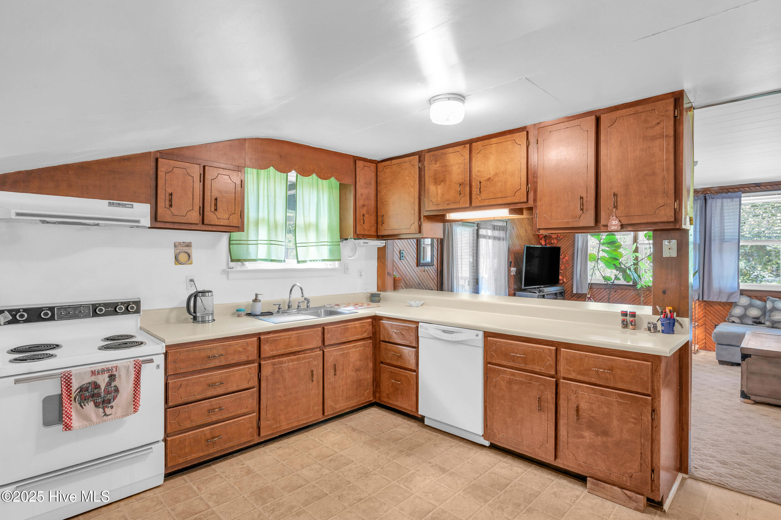 100532115 | Photo 78