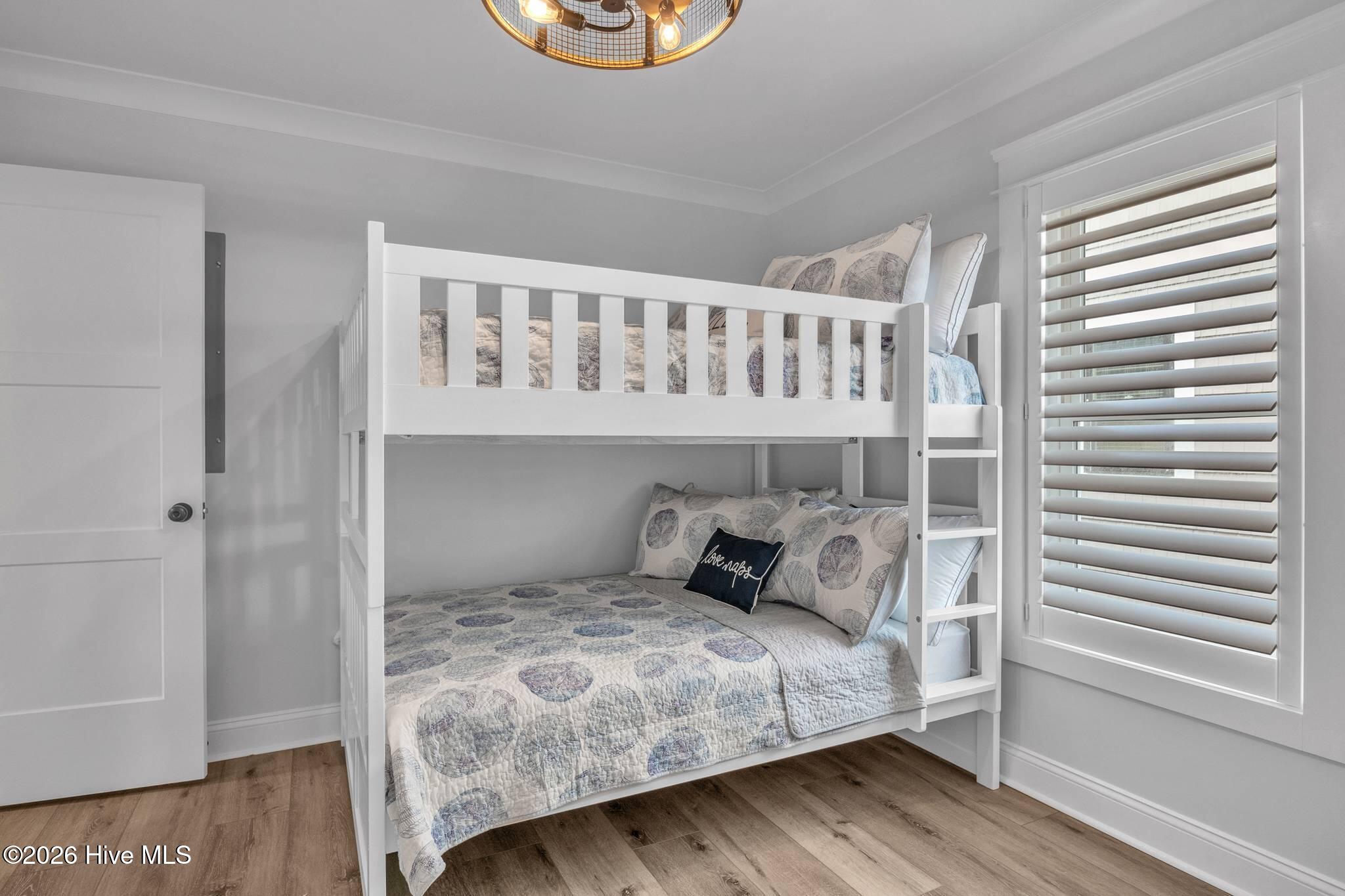 100558345 | Photo 54