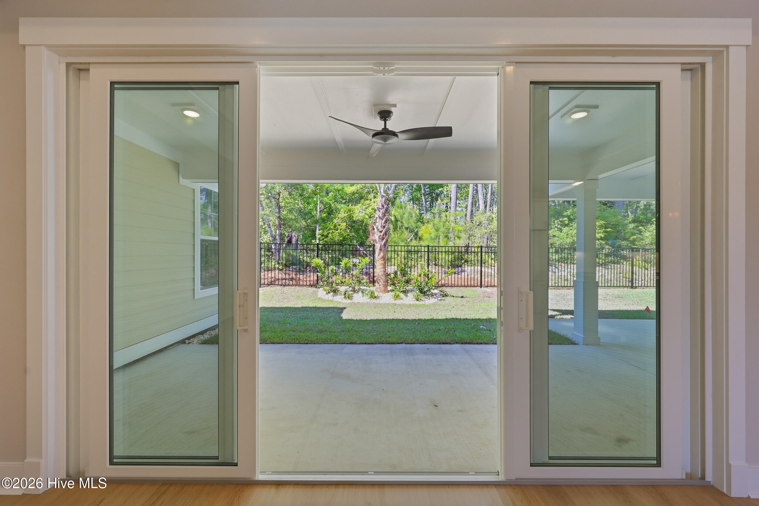 100551665 | Photo 20