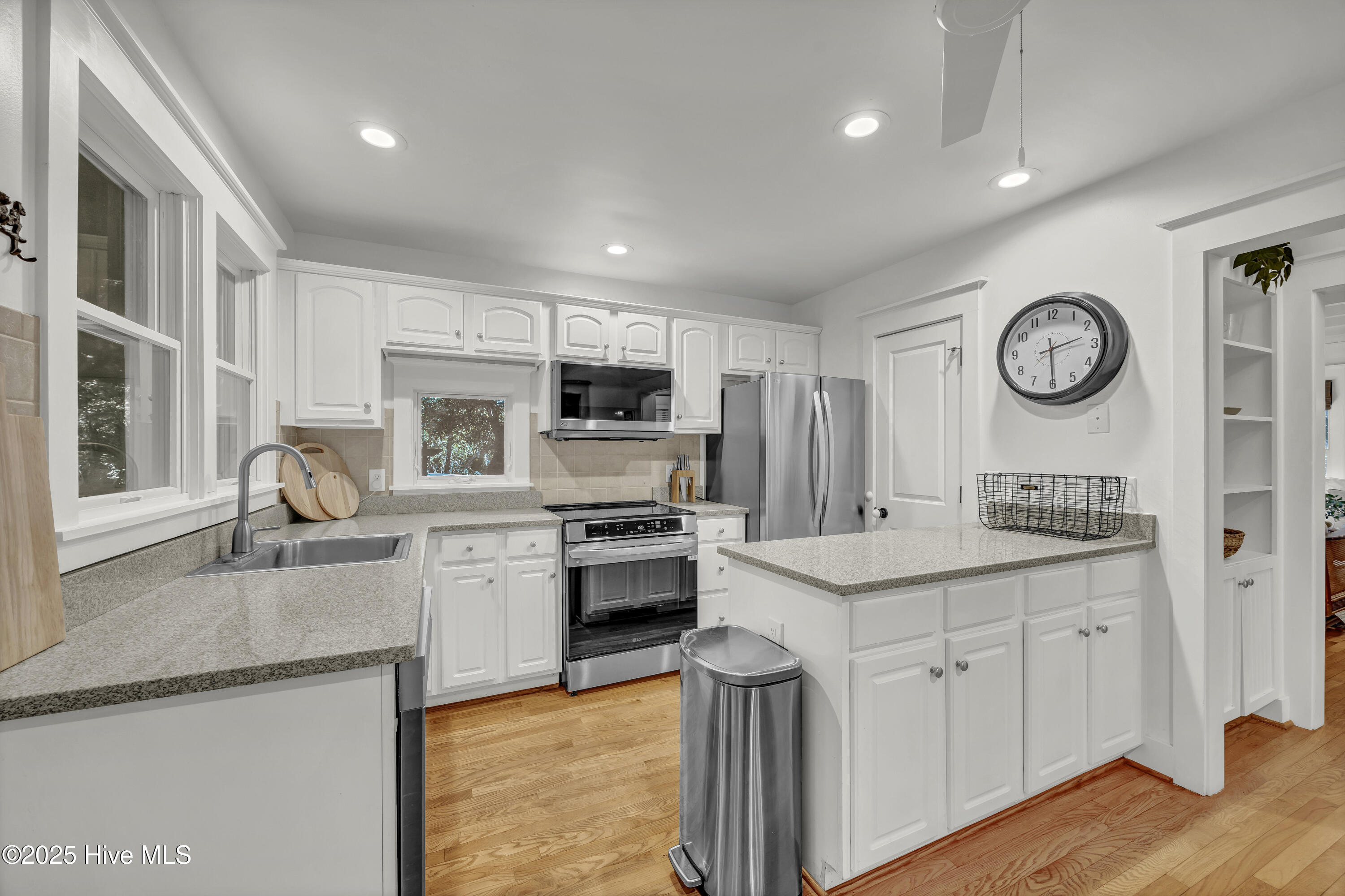 100546585 | Photo 13