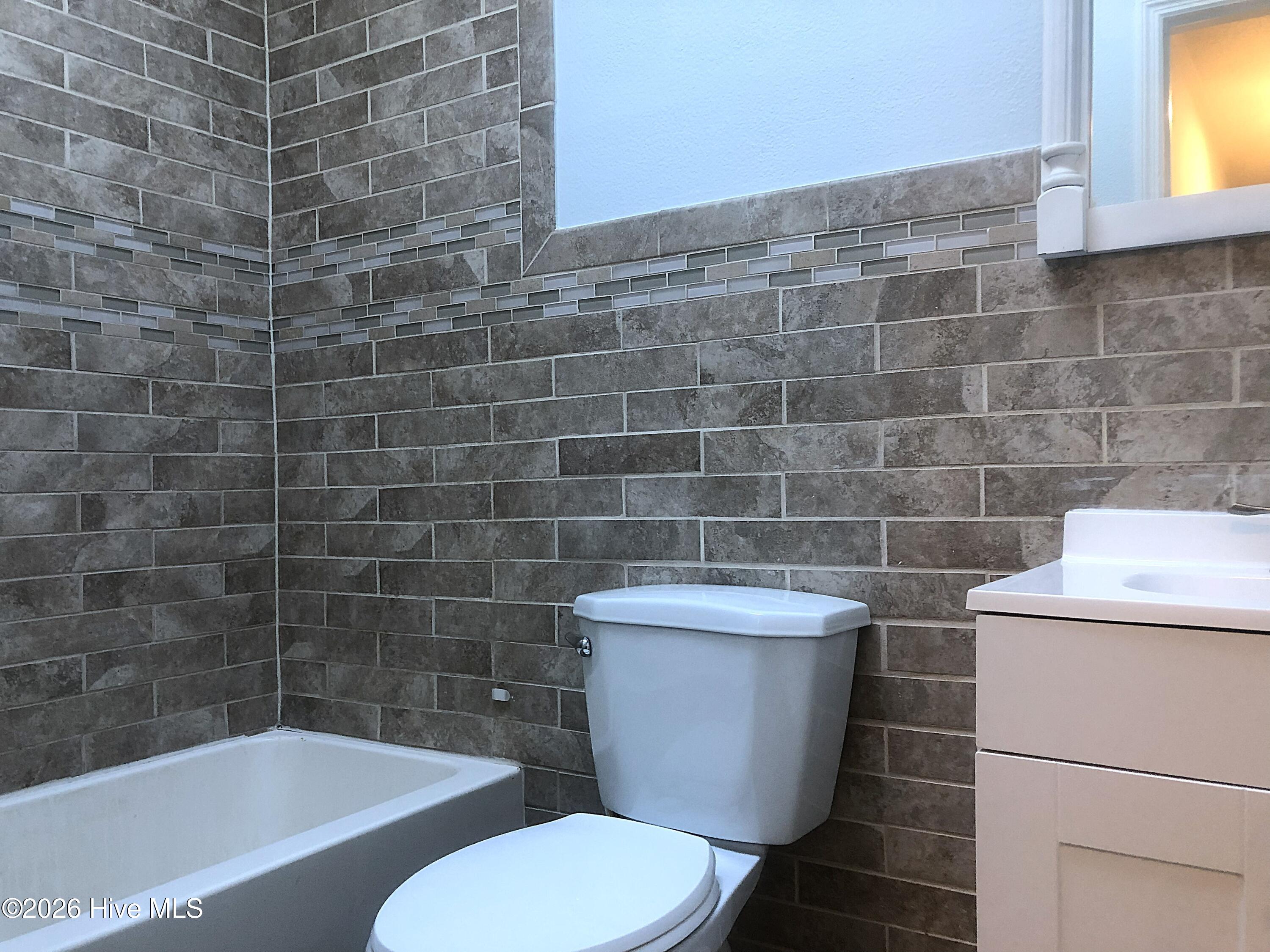 100549339 | Photo 28