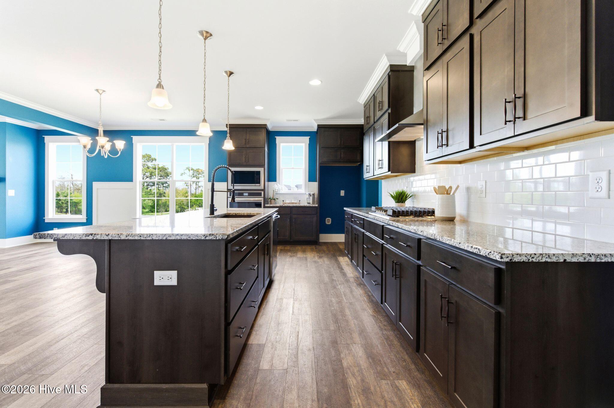 100565935 | Photo 13