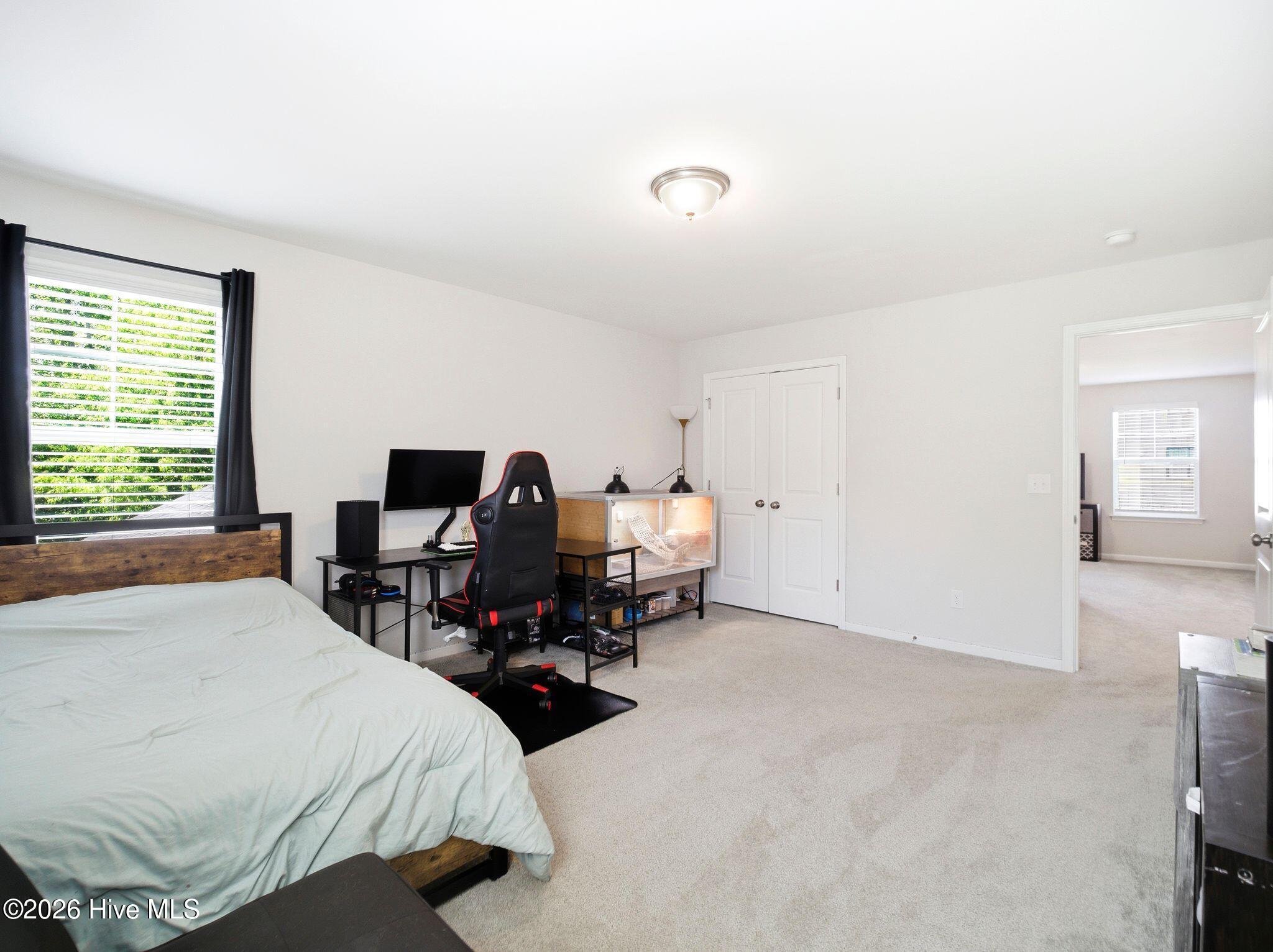 100569792 | Photo 45