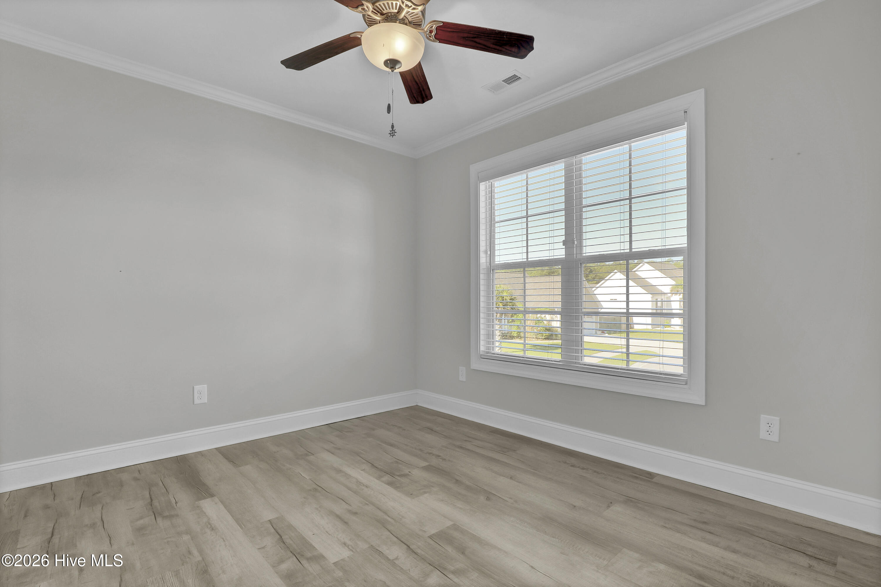 100569069 | Photo 26