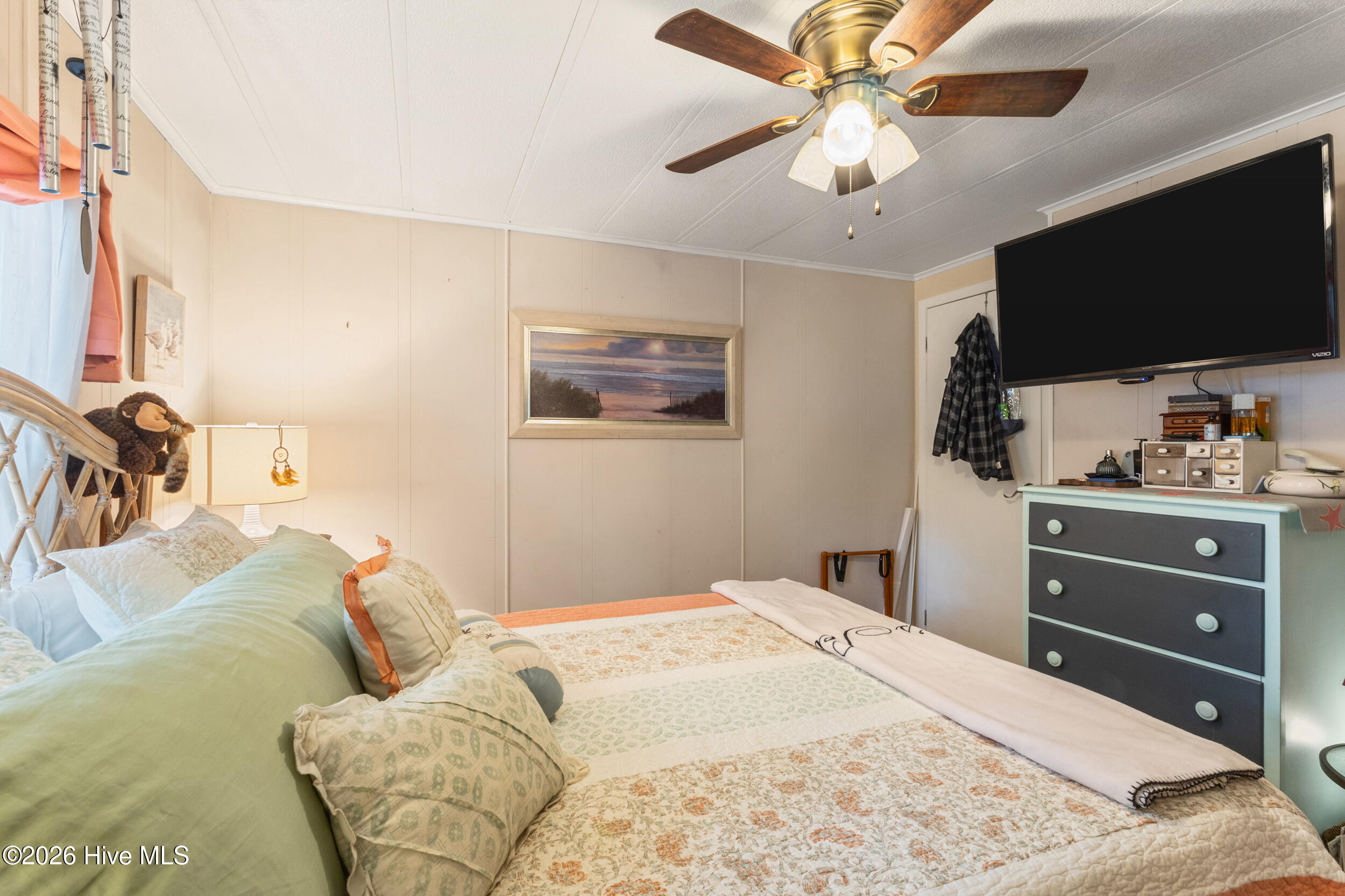 100557090 | Photo 24