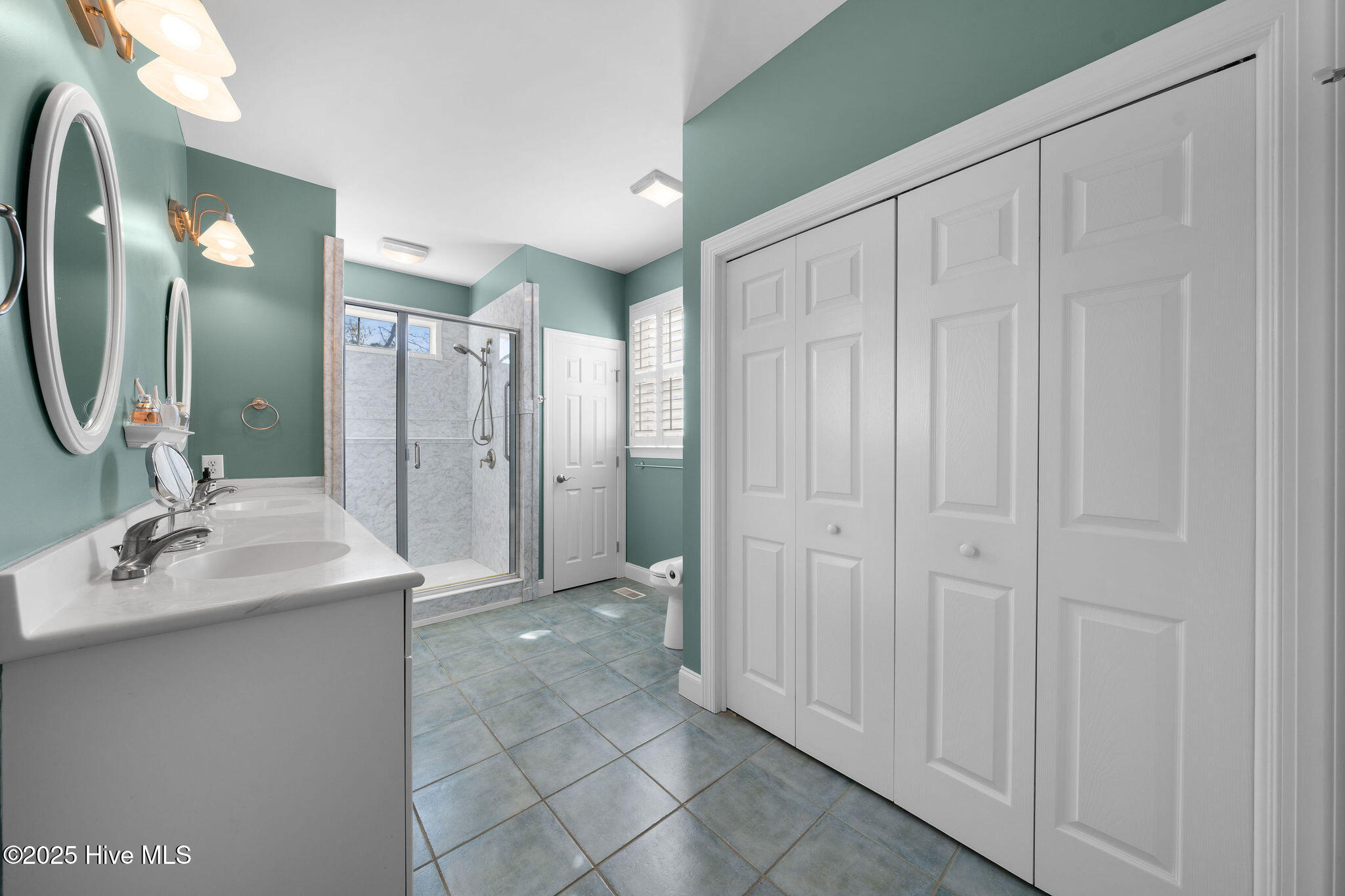 100552412 | Photo 40