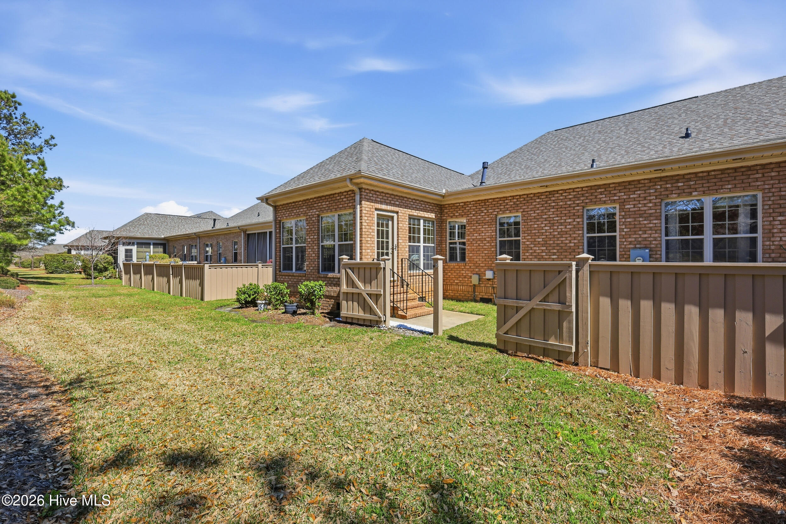 100561183 | Photo 44