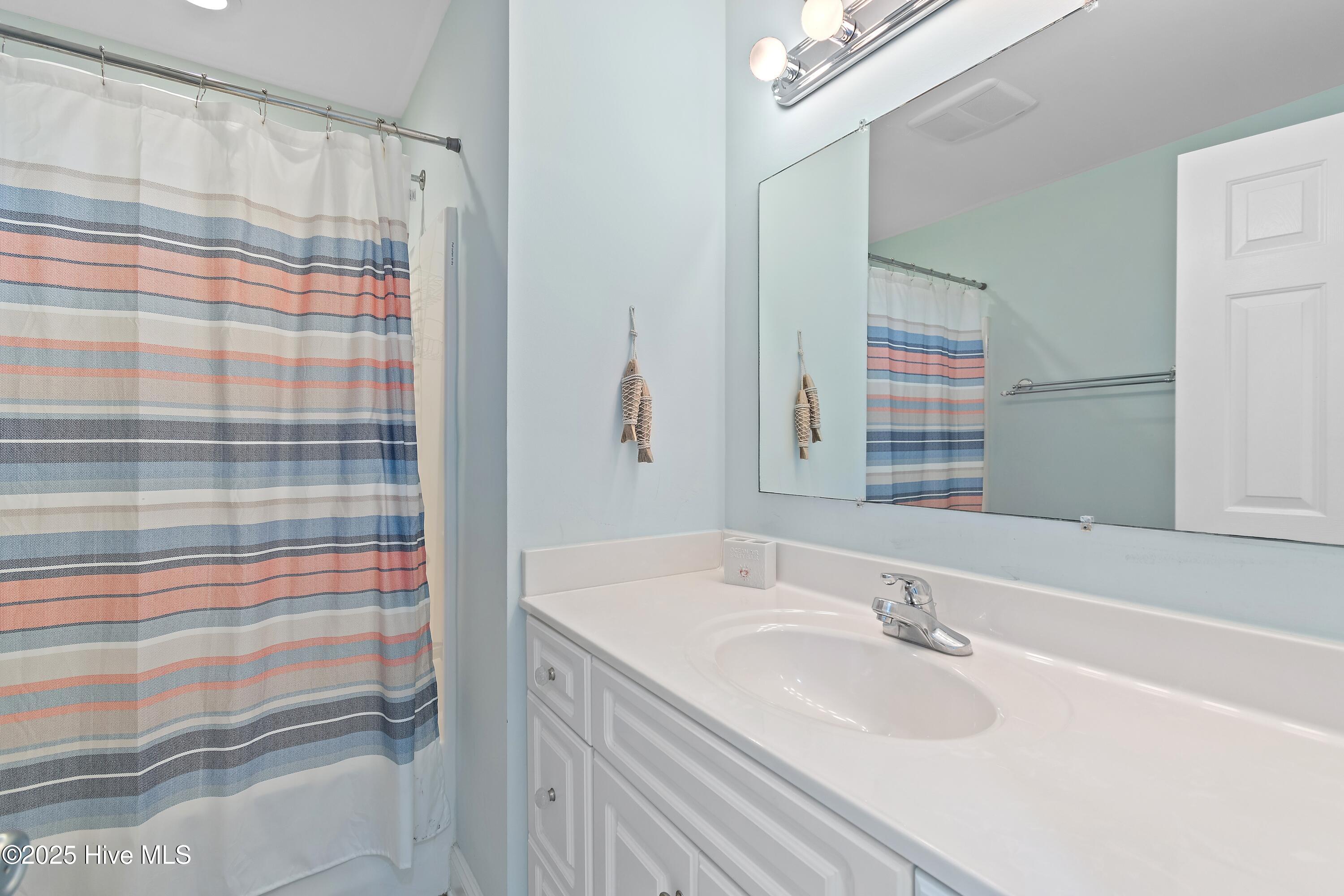 100541214 | Photo 44