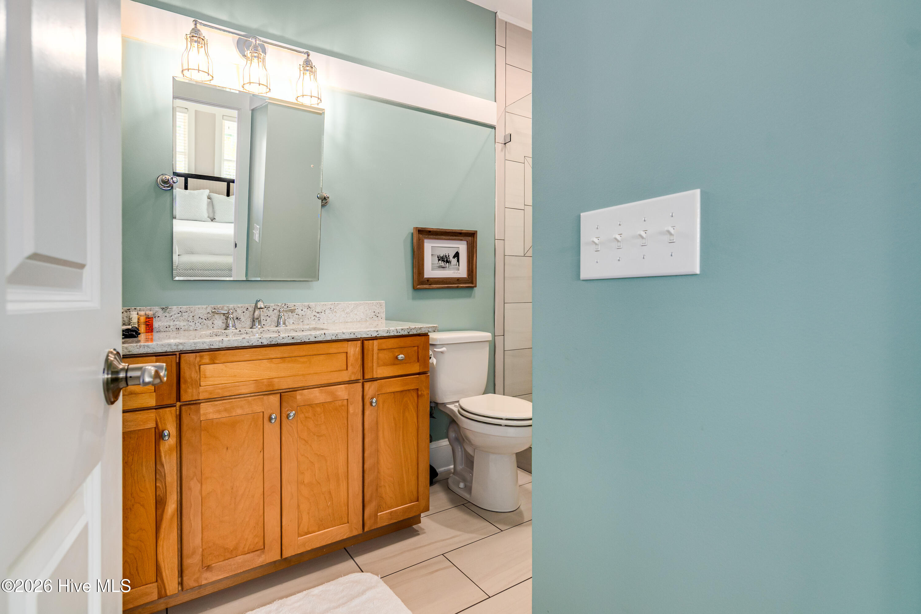 100565822 | Photo 35