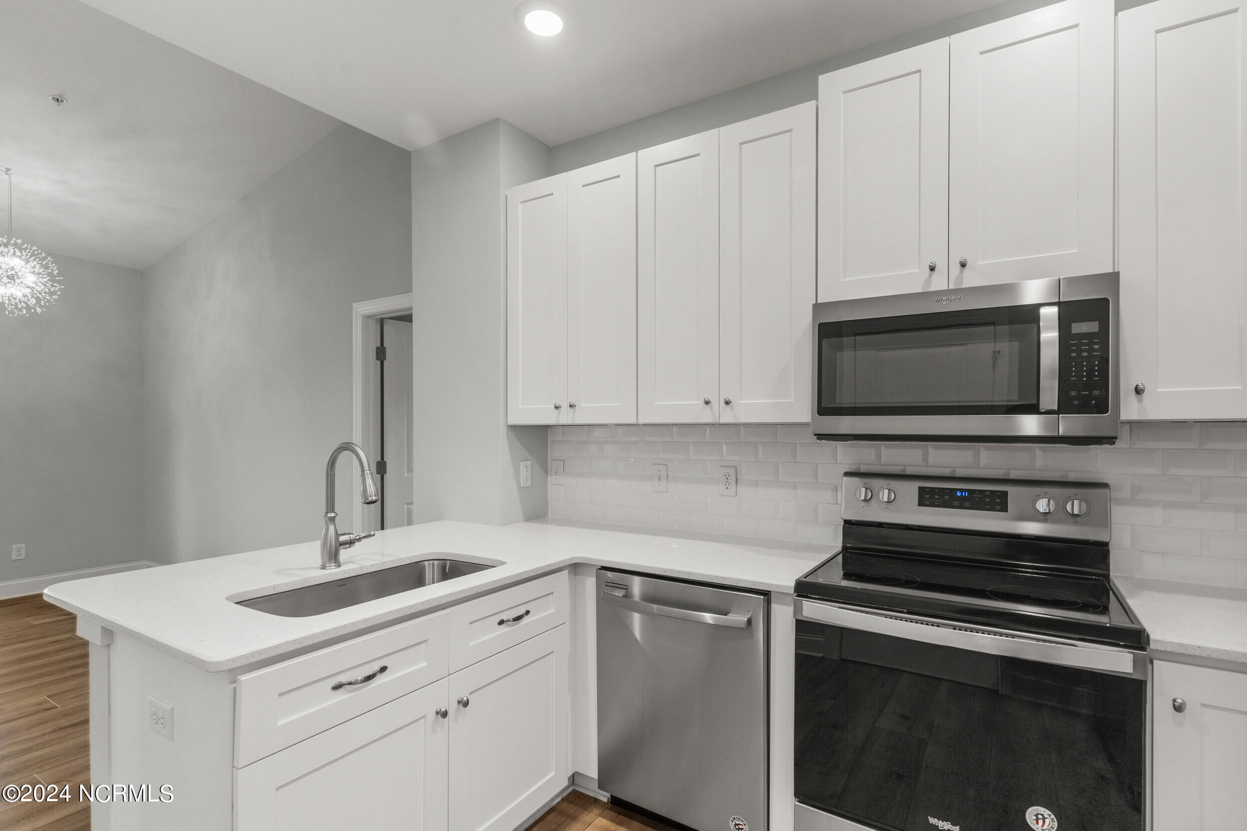 100552066 | Photo 15