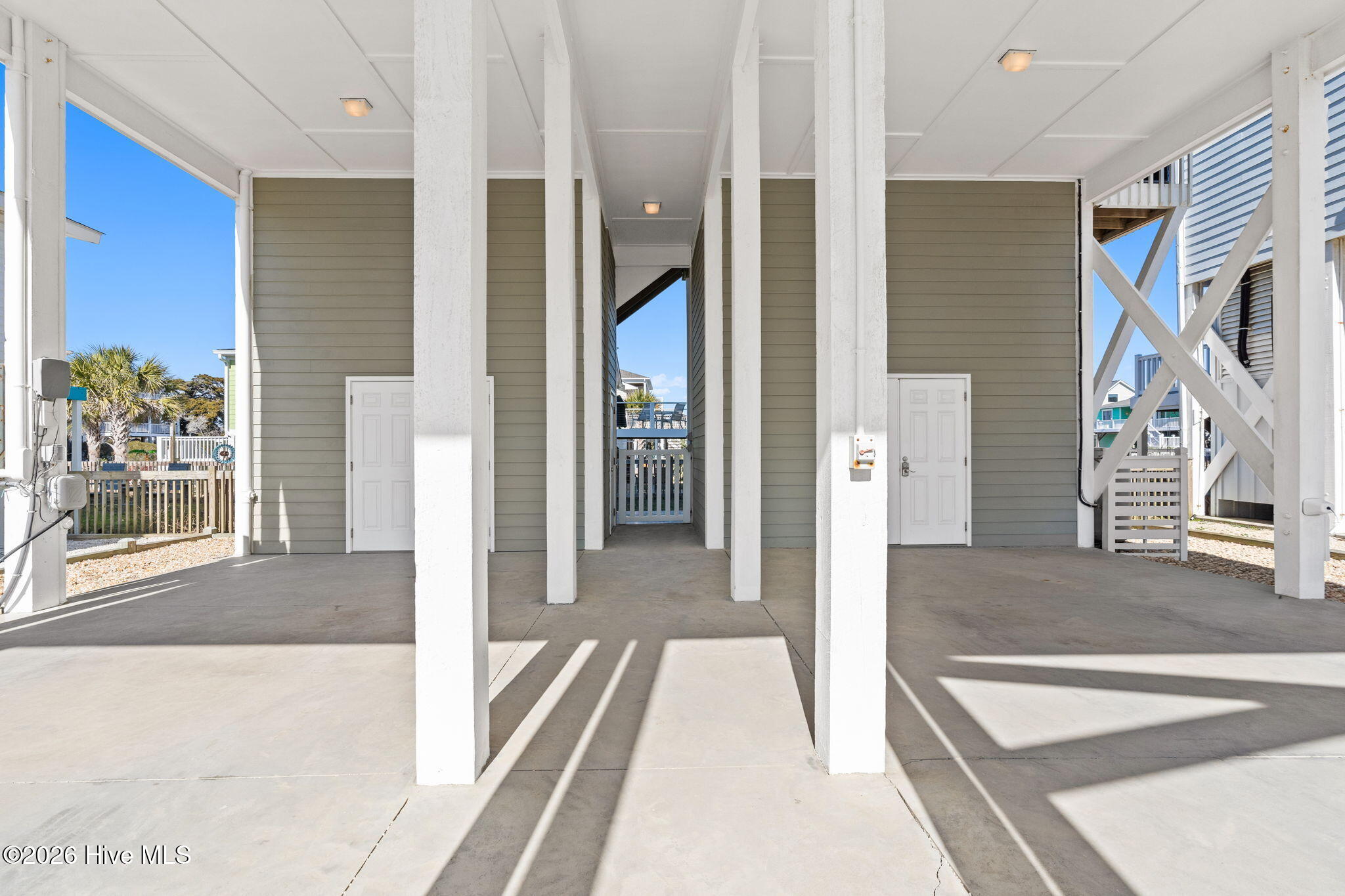 100555015 | Photo 50