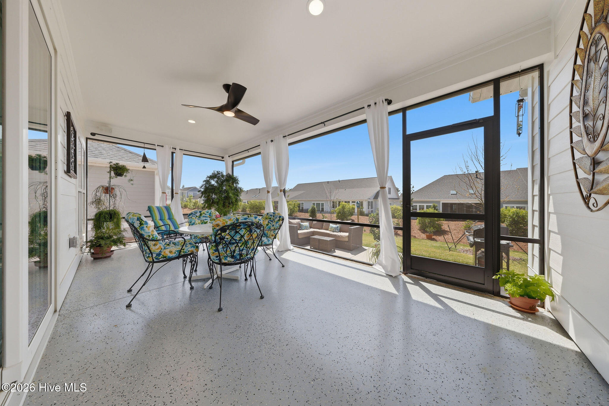 100568538 | Photo 22