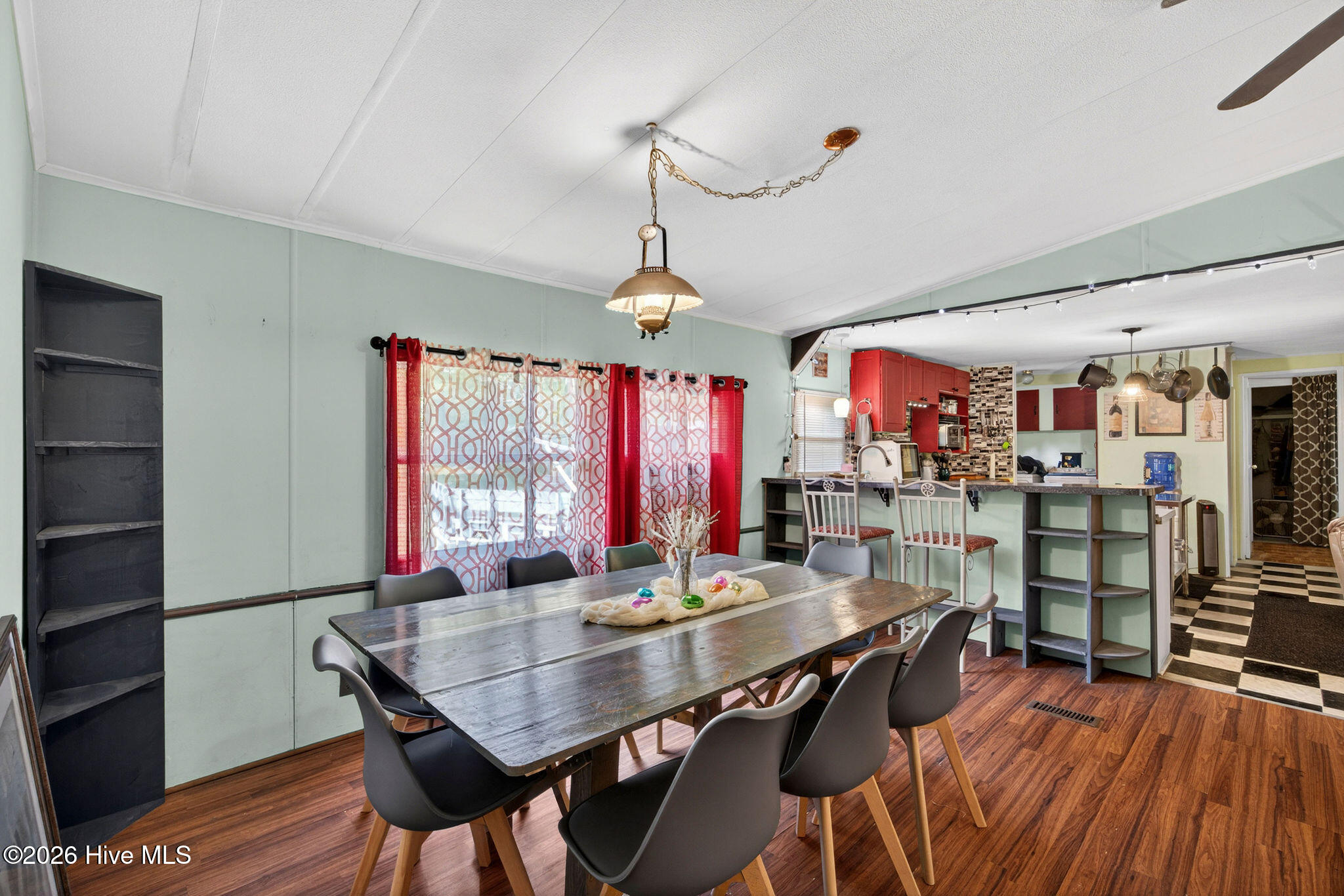 100566333 | Photo 13