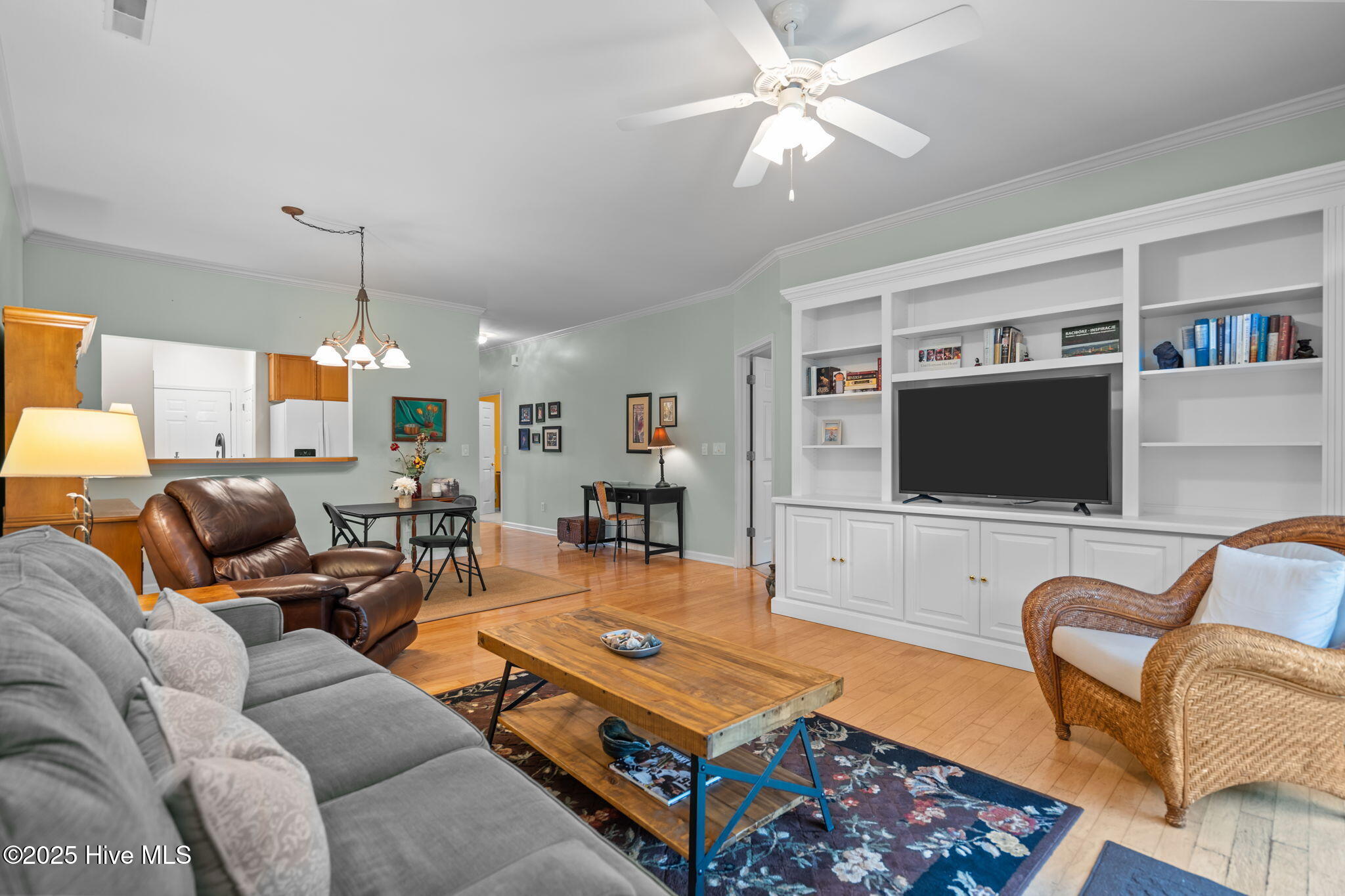 100528475 | Photo 12