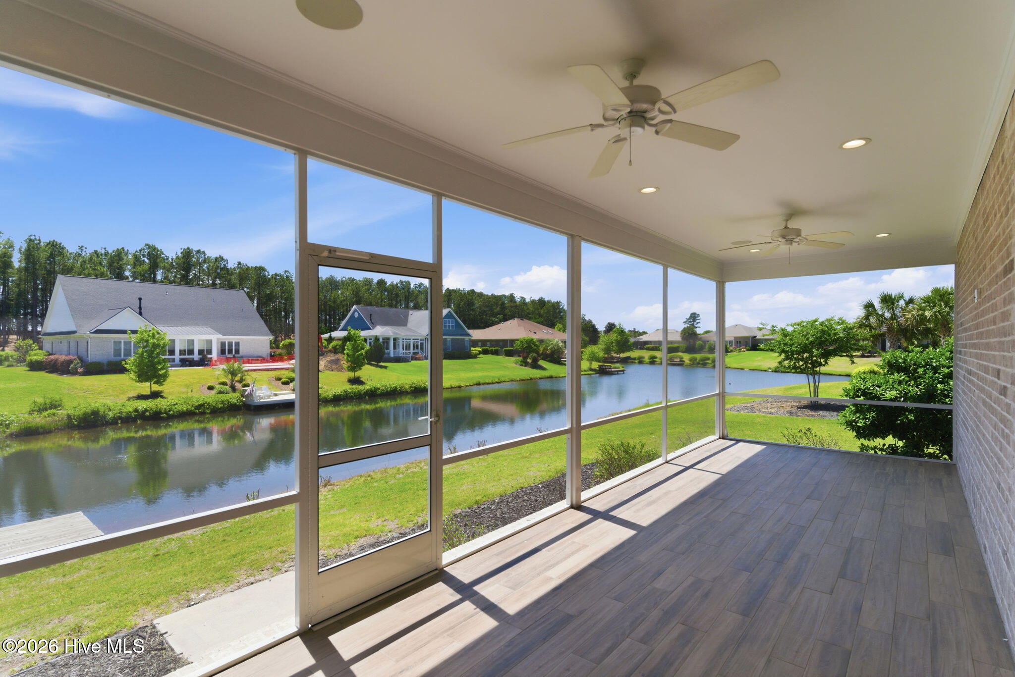 100543119 | Photo 42