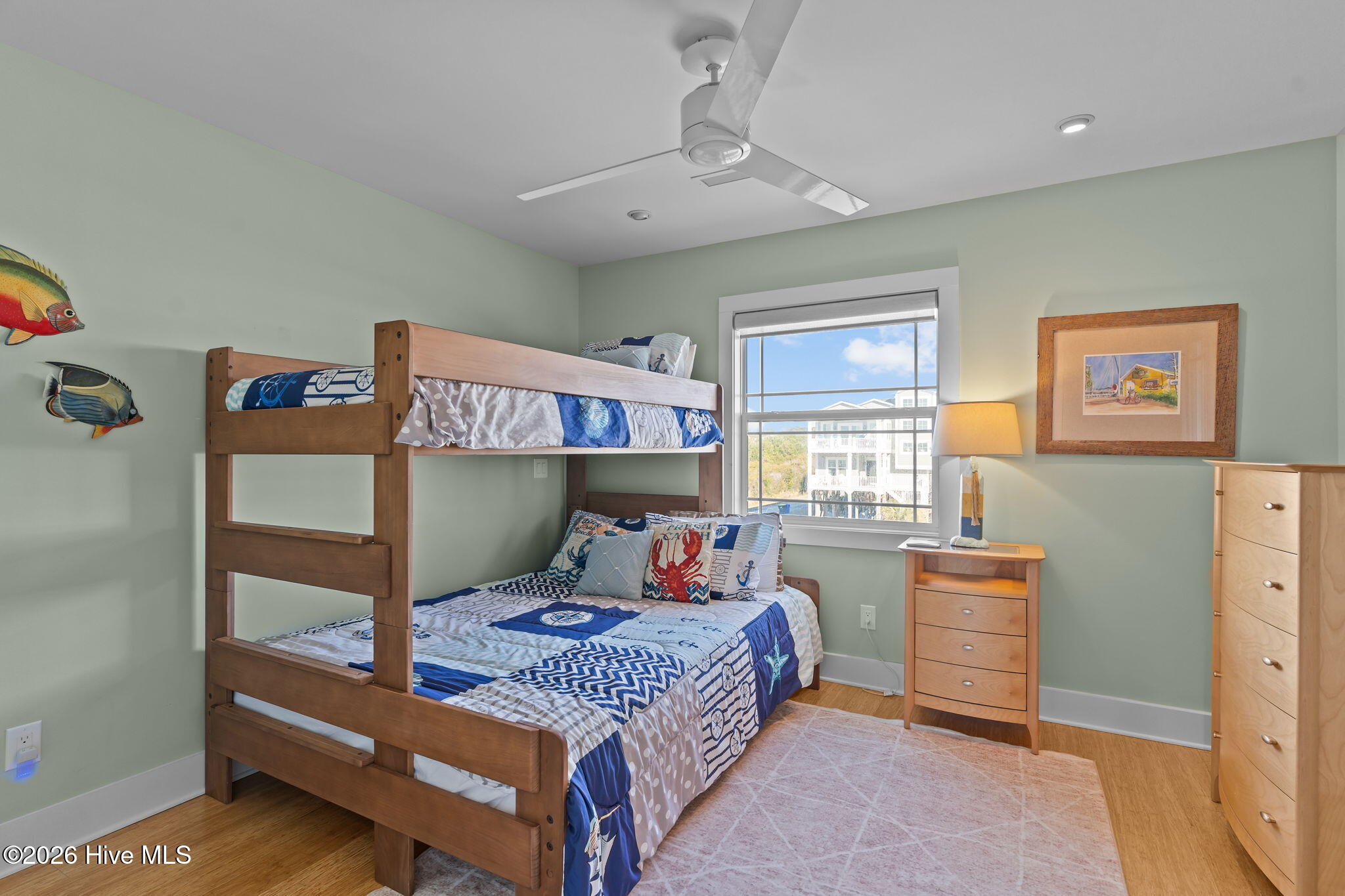 100552258 | Photo 25