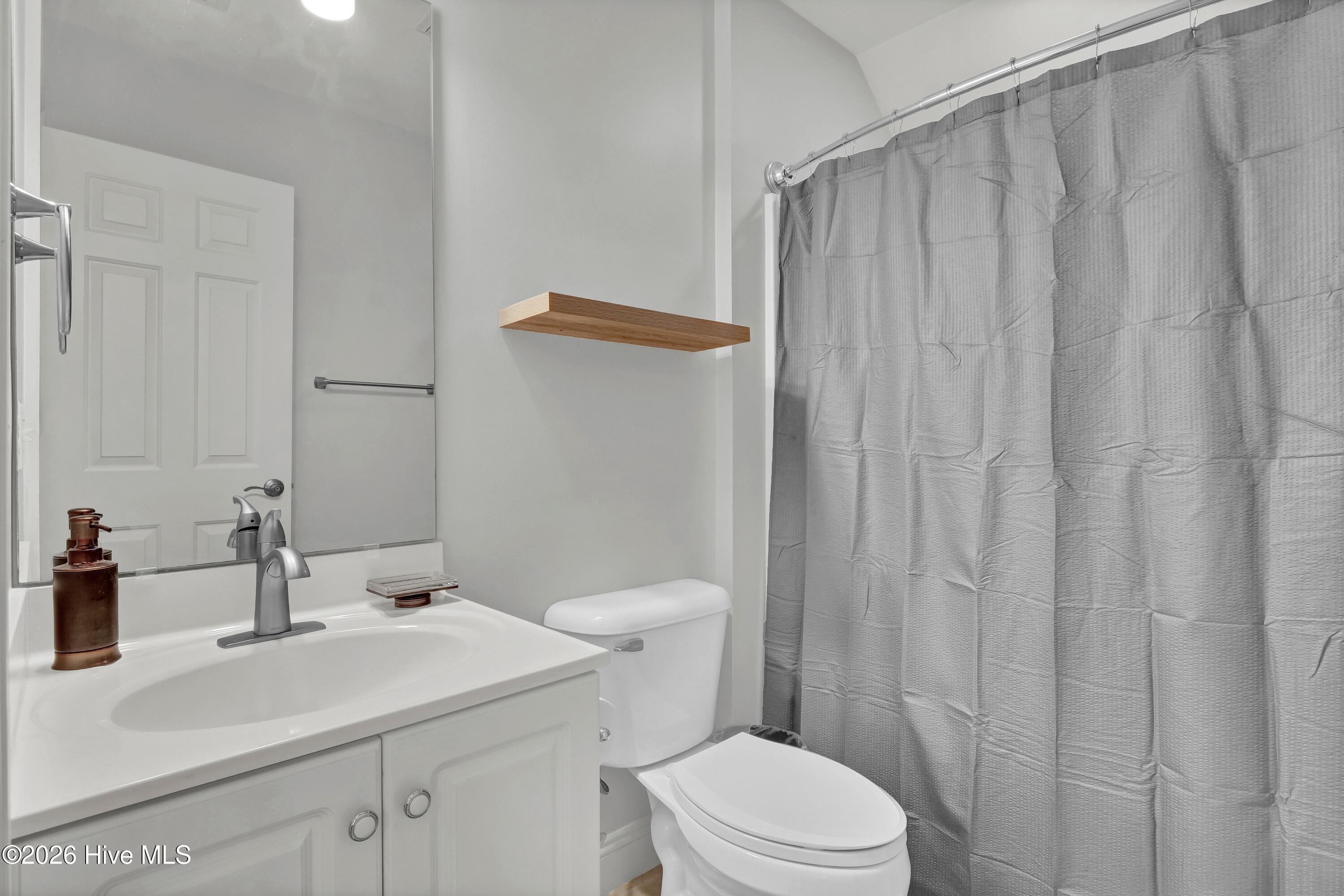 100563212 | Photo 33