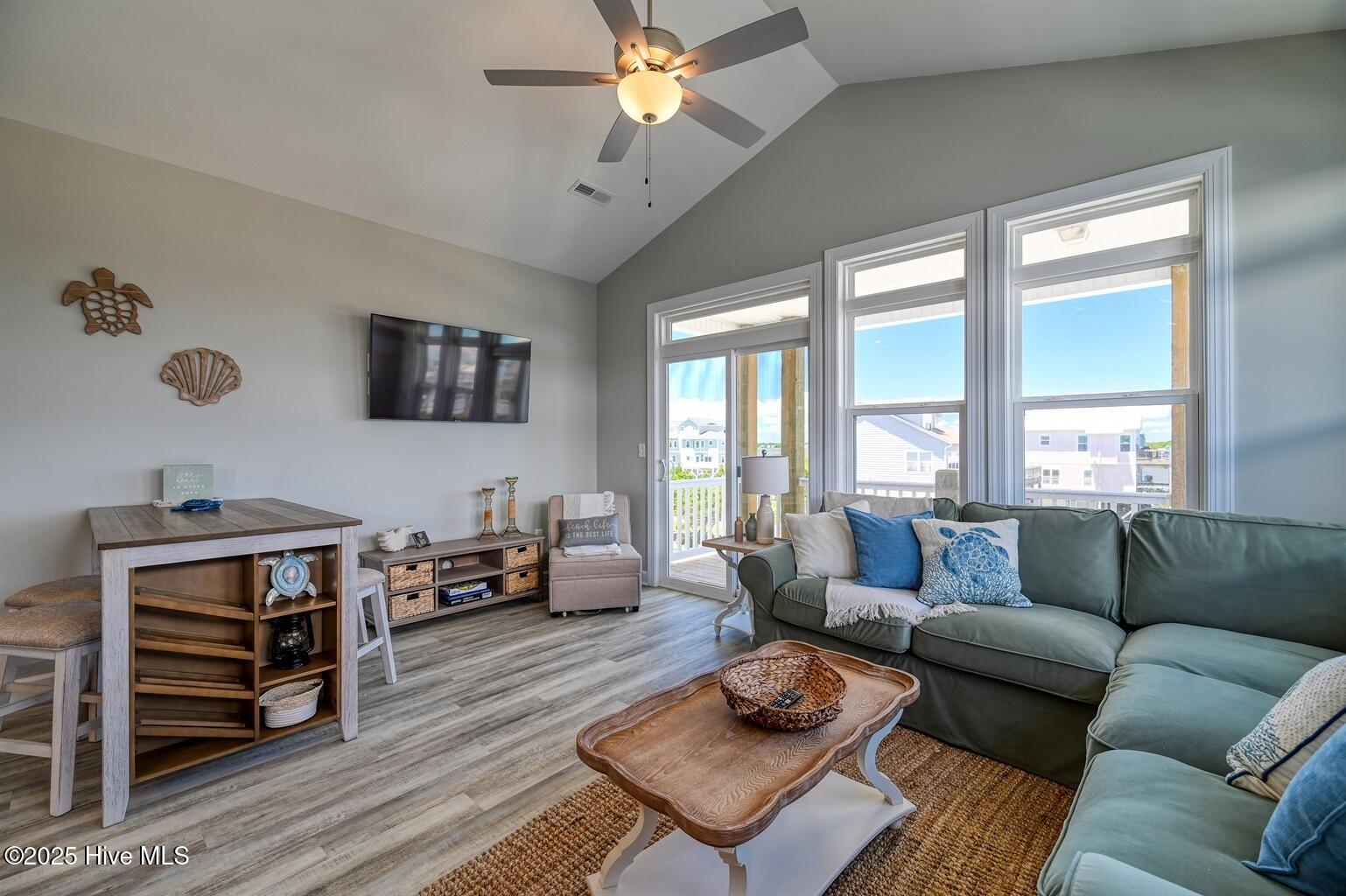 100521867 | Photo 11