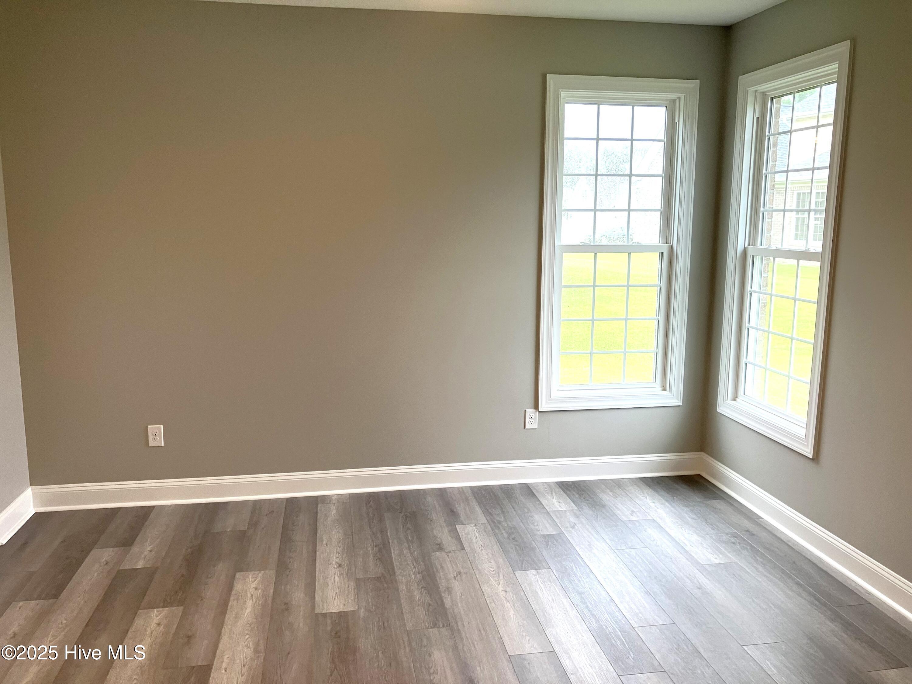 100514159 | Photo 21