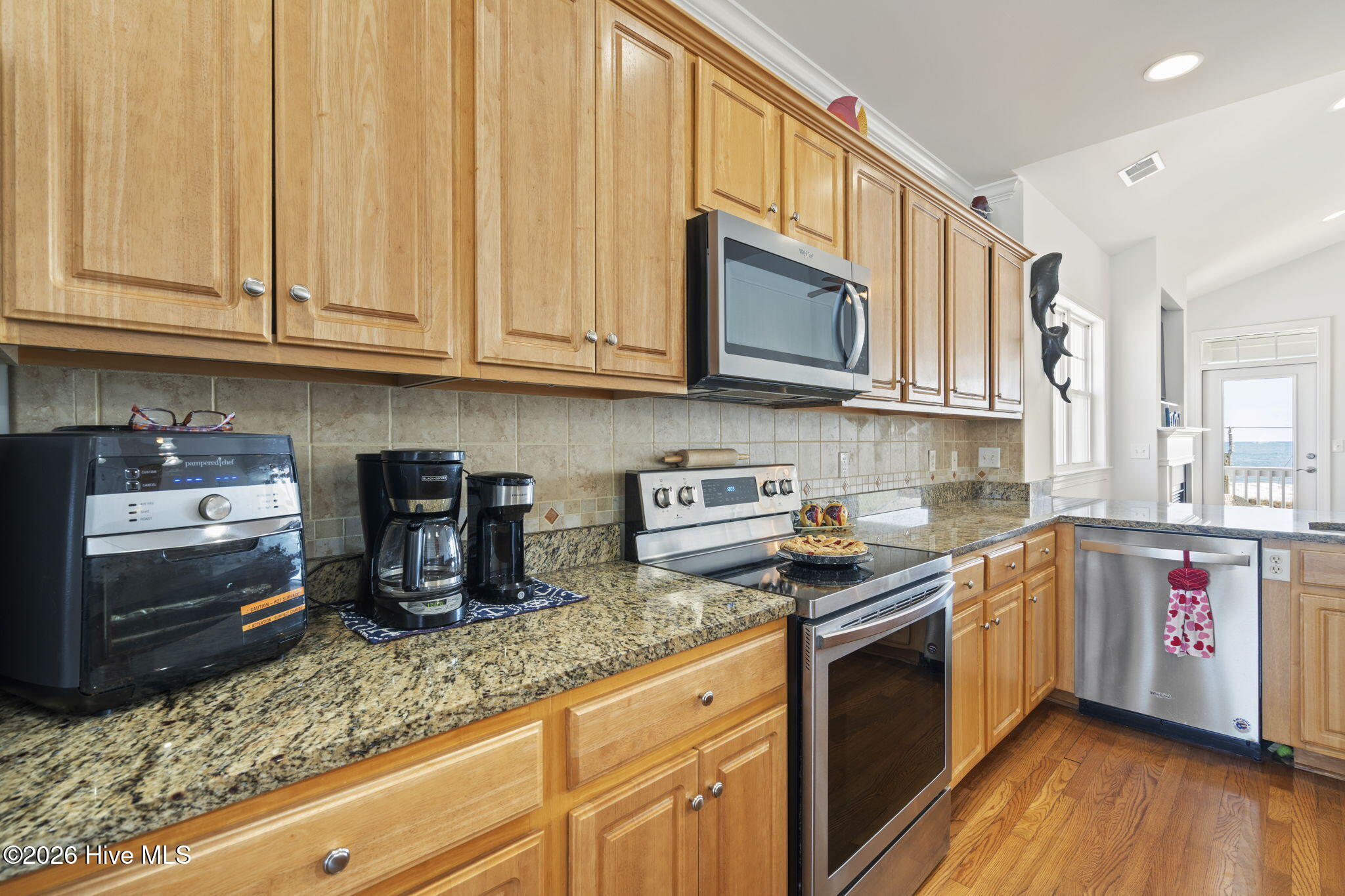 100553989 | Photo 10