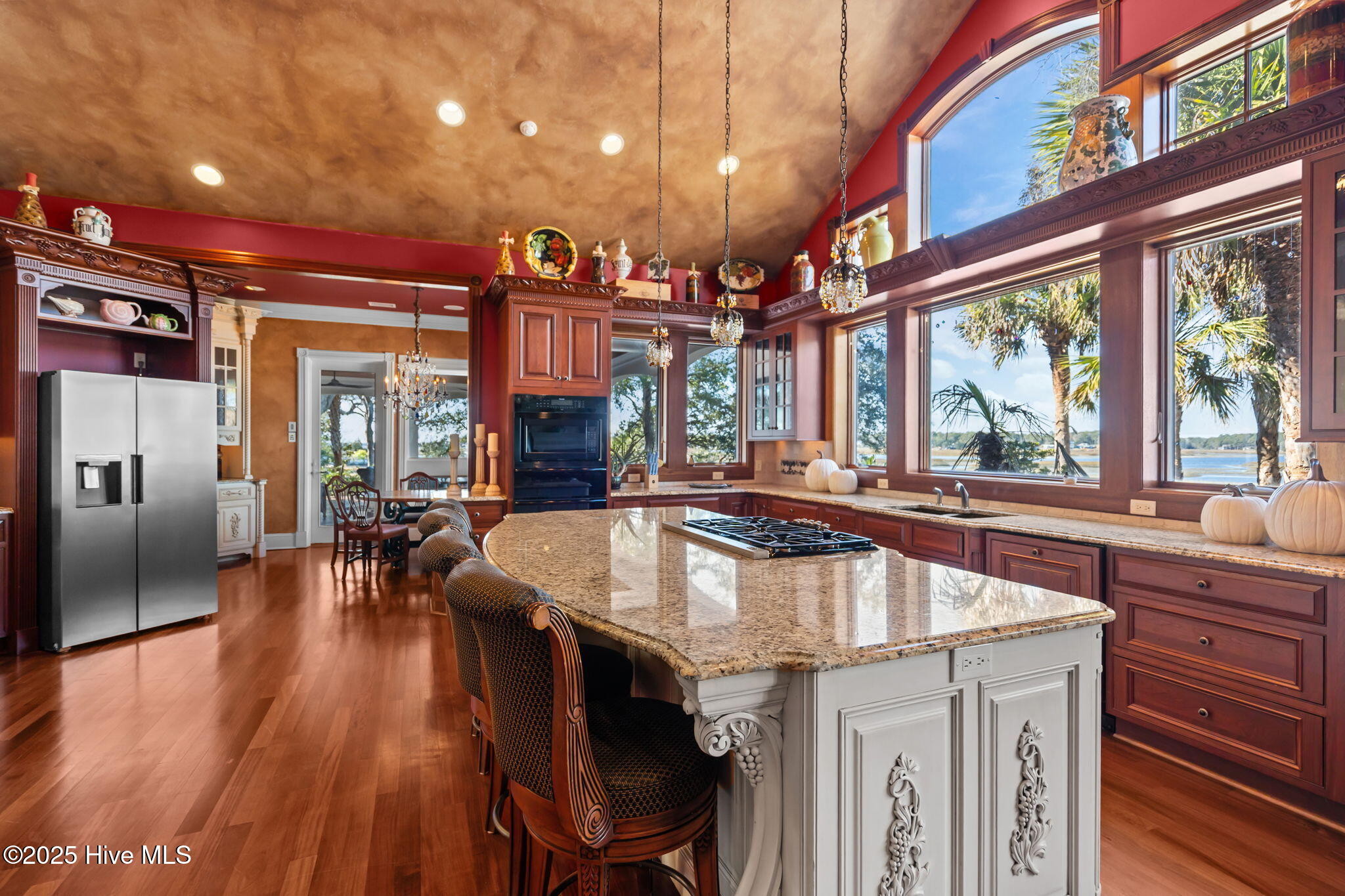 100547936 | Photo 26