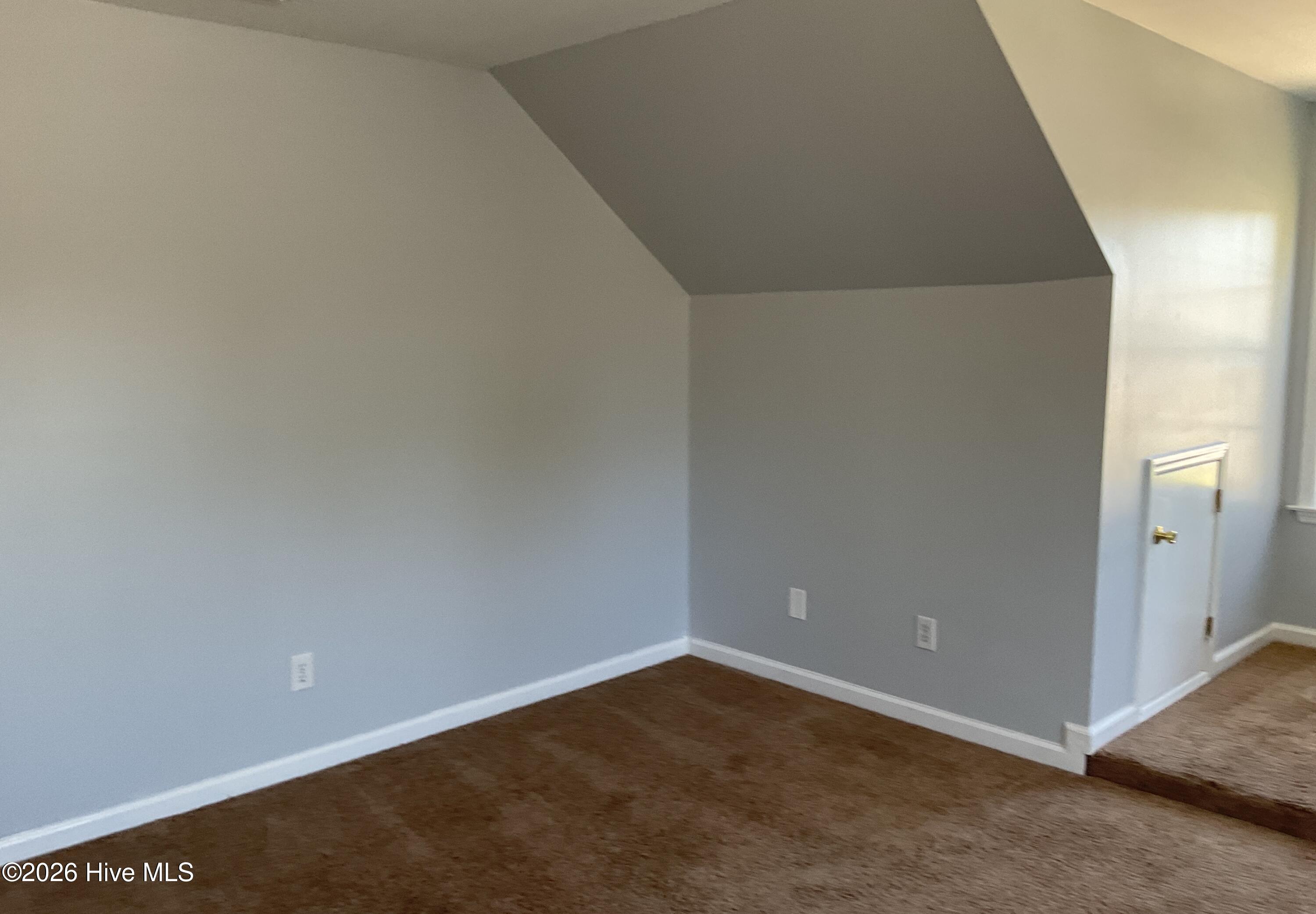 100566340 | Photo 15